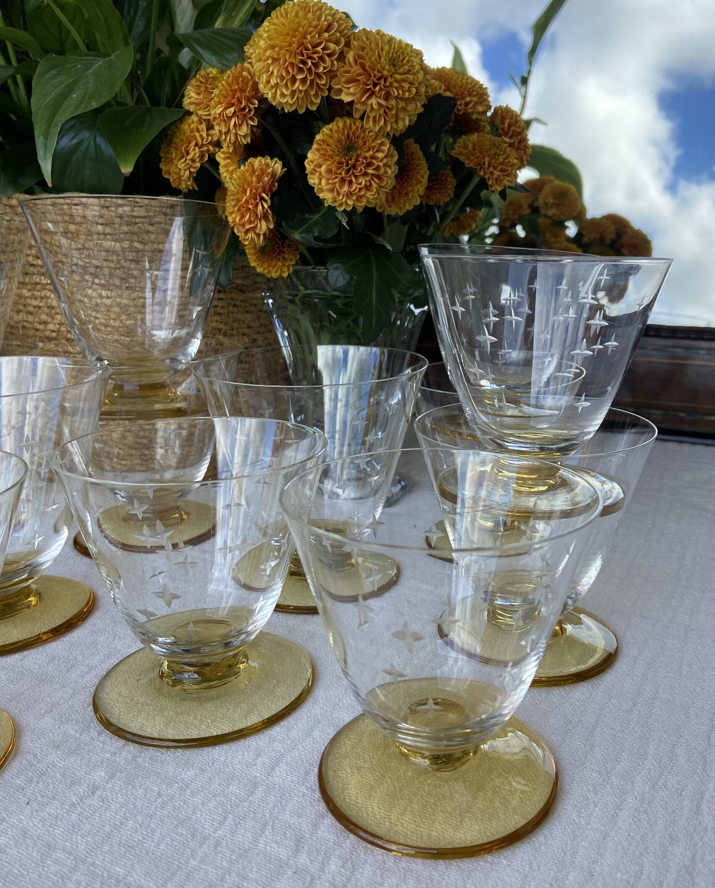 6 copas de agua, 7 copas de vino