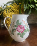 Jarrita de leche en loza inglesa "Wedgwood"