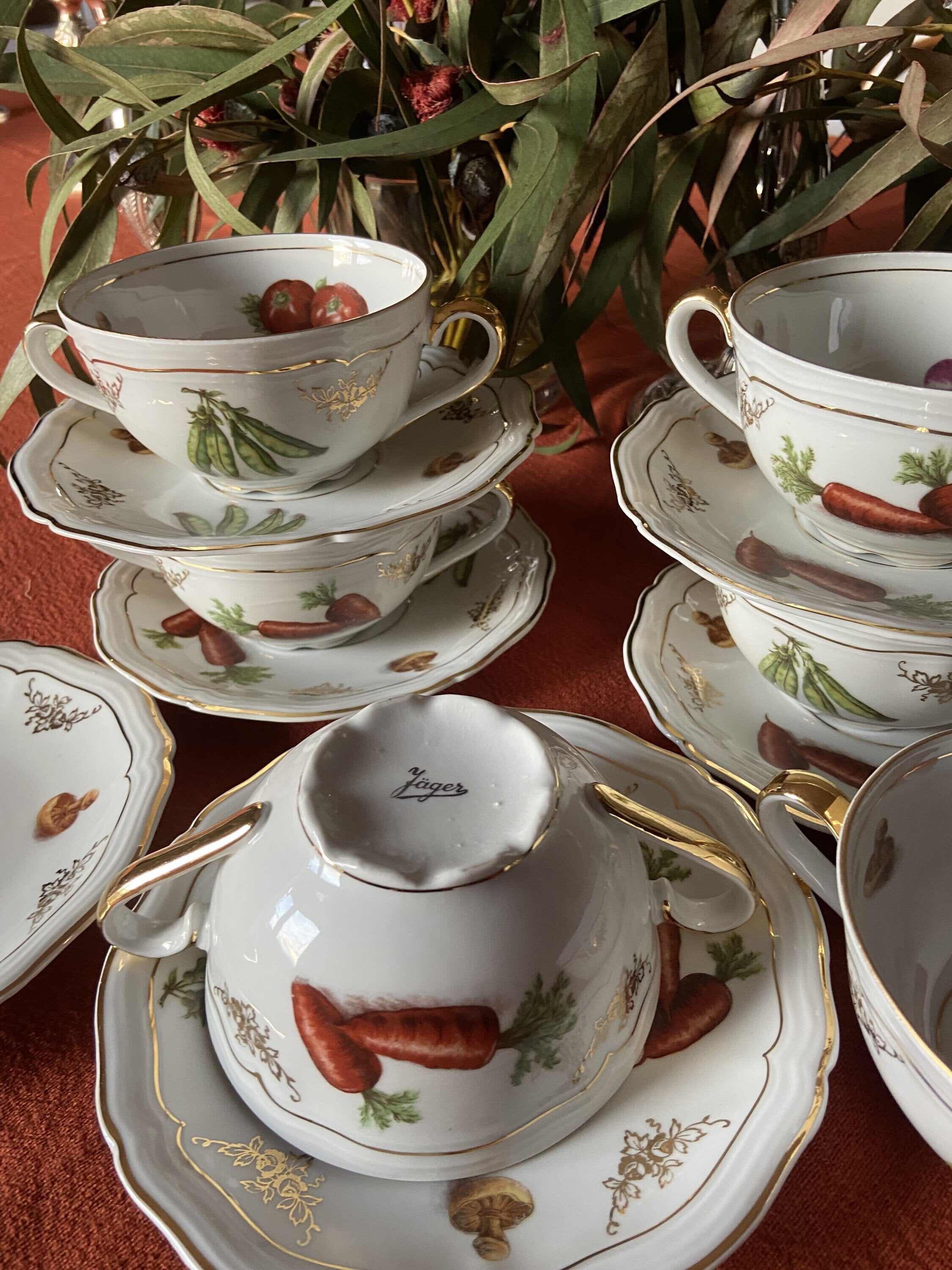 6 tazas de consomé en porcelana alemana "Jager"