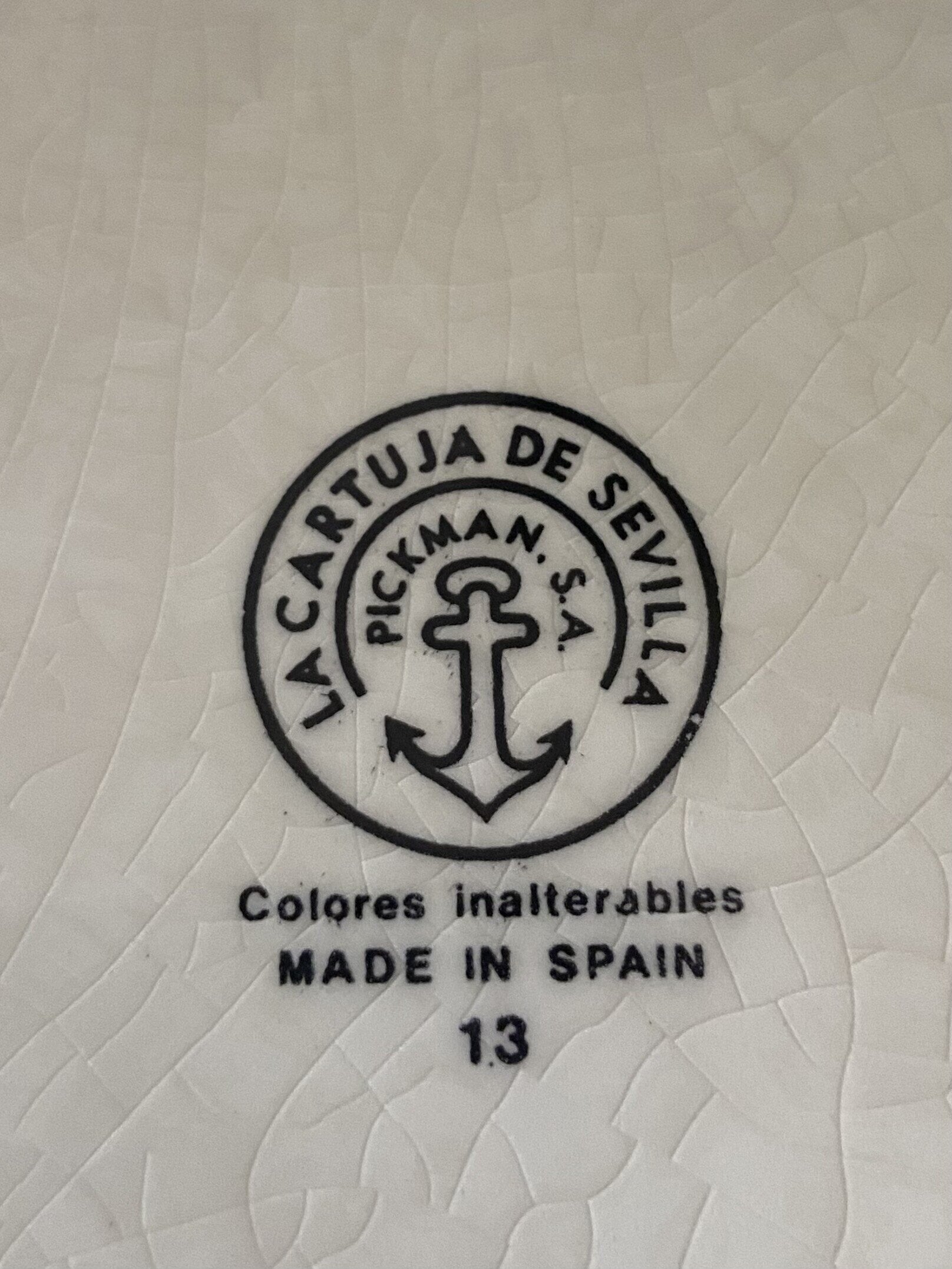 Sopera ochavada en loza blanca "La Cartuja de Sevilla"