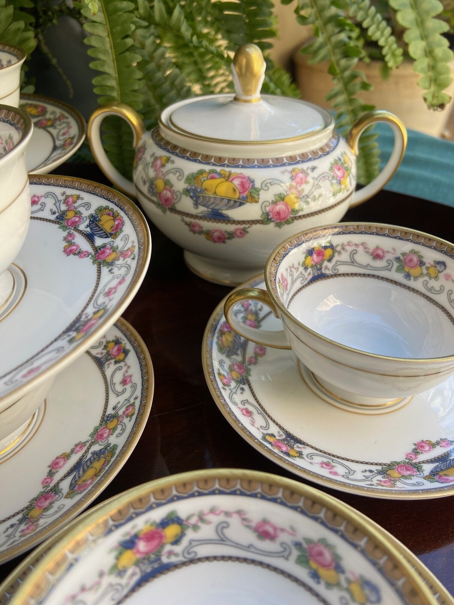6 tazas de café y azucarero en porcelana alemana "Rossenthal"