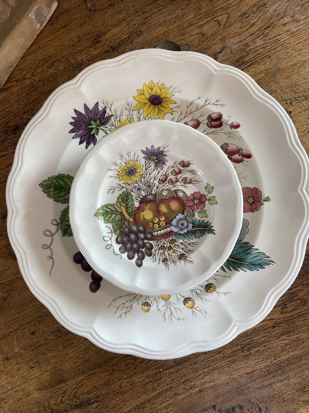 Fuente y 6 platos de merienda en loza inglesa "Spode".