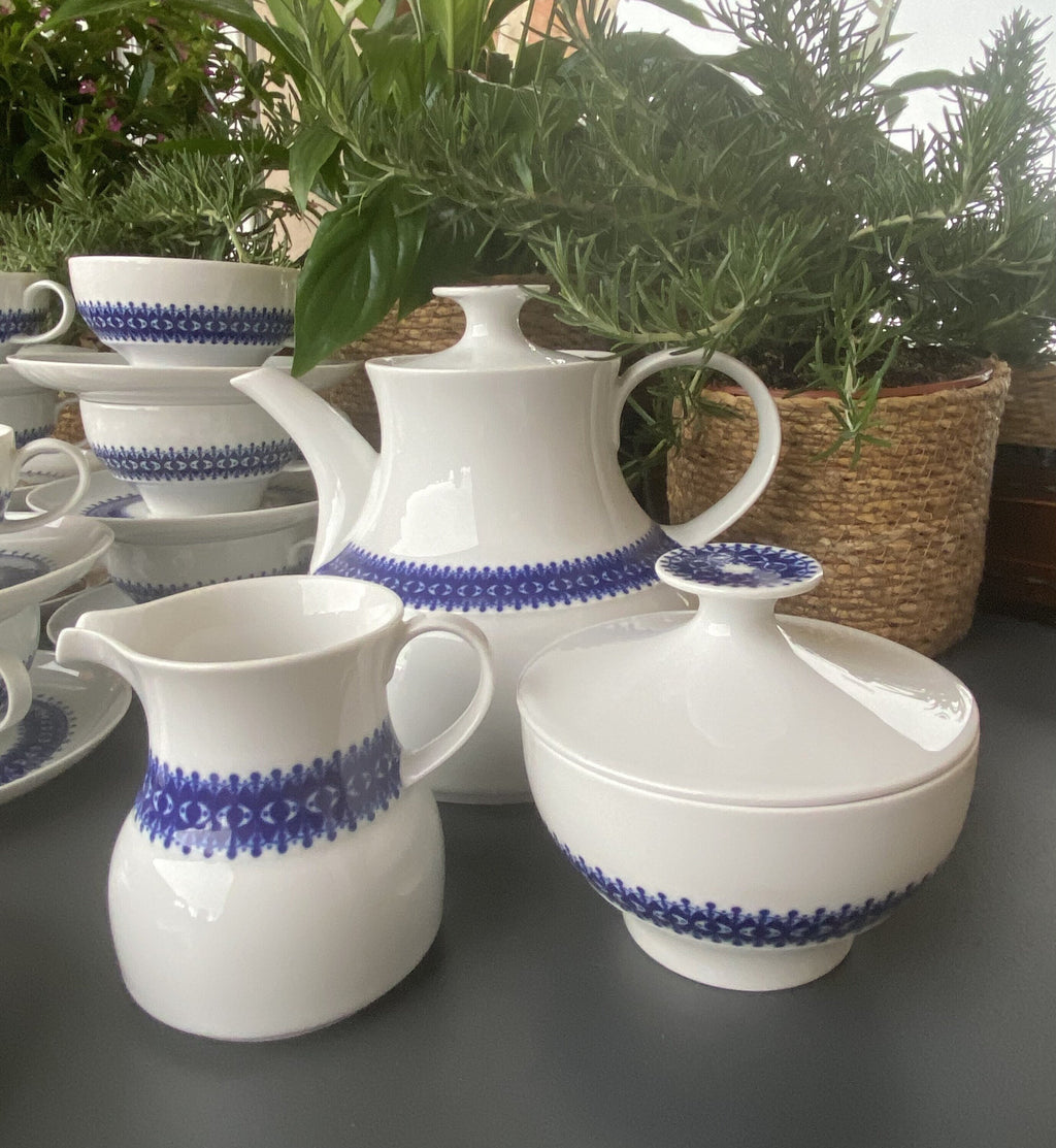 Juego de té en porcelana alemana "Thomas".