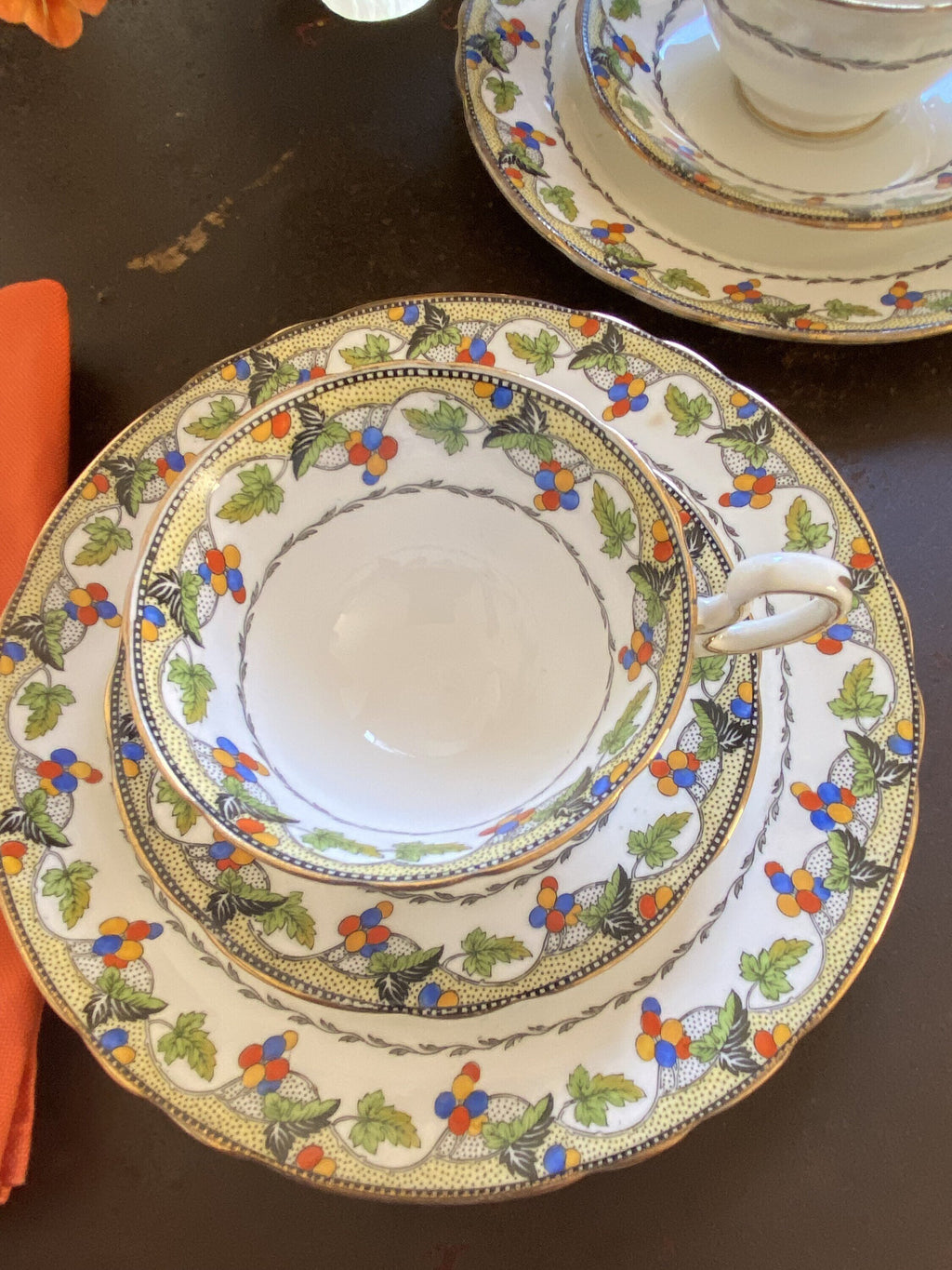 Tetera, 6 tazas de té/desayuno y 6 platos en porcelana inglesa "Ansley".