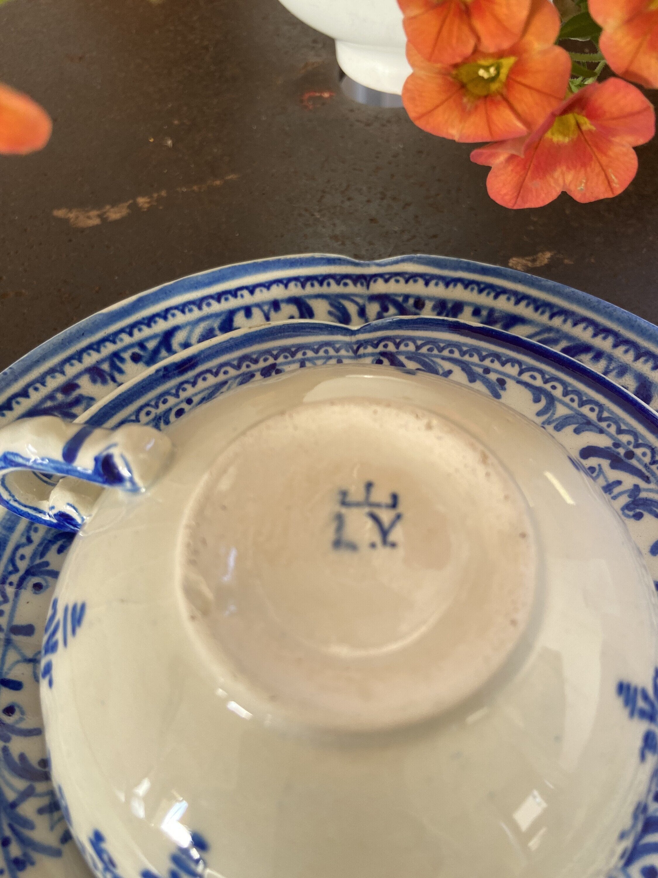 Trio de té en loza del taller "Luis Valencia" en Triana, Sevilla.