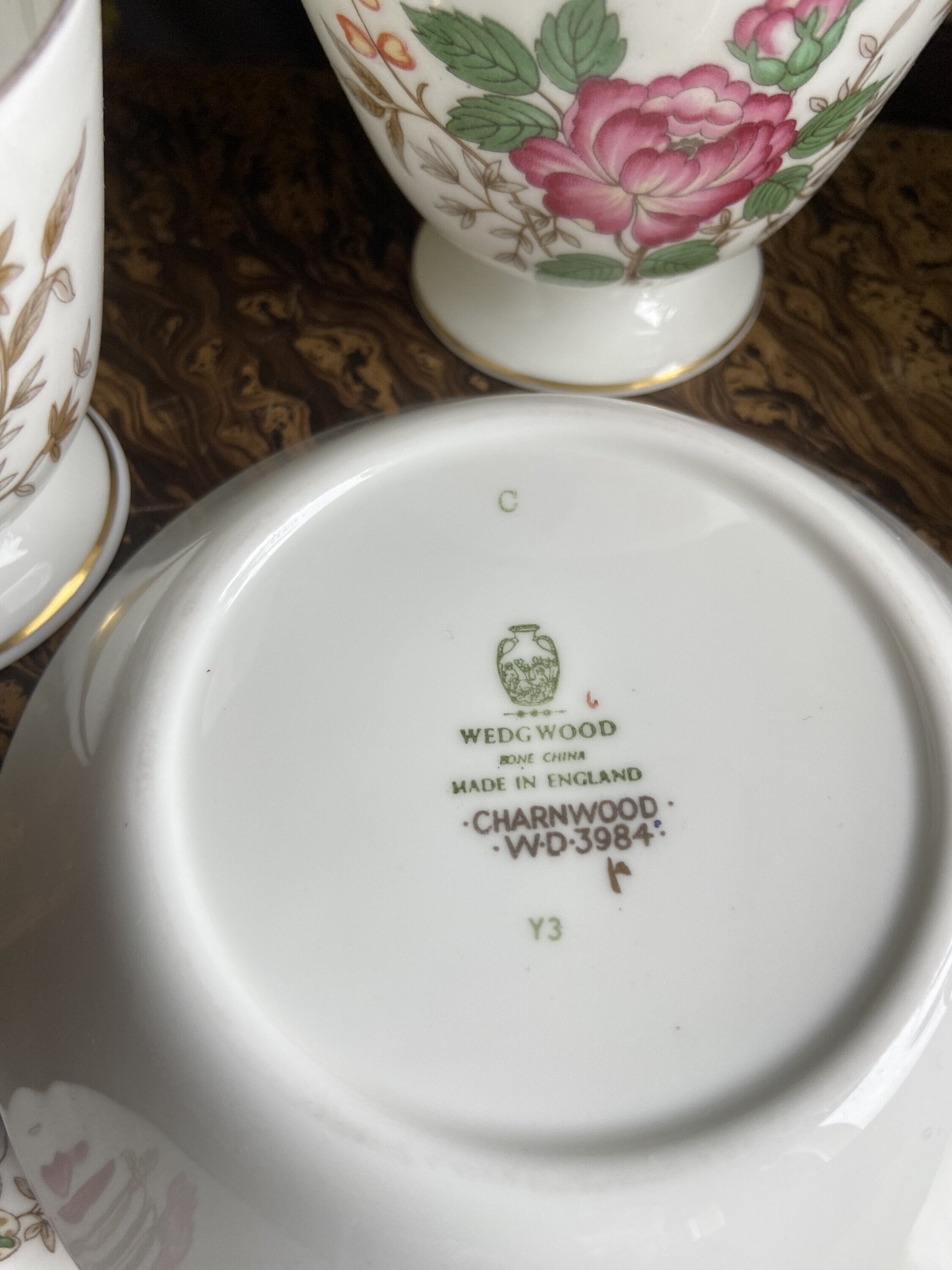 Pareja de tazas sin asa/boles en porcelana inglesa "Wedgwood"