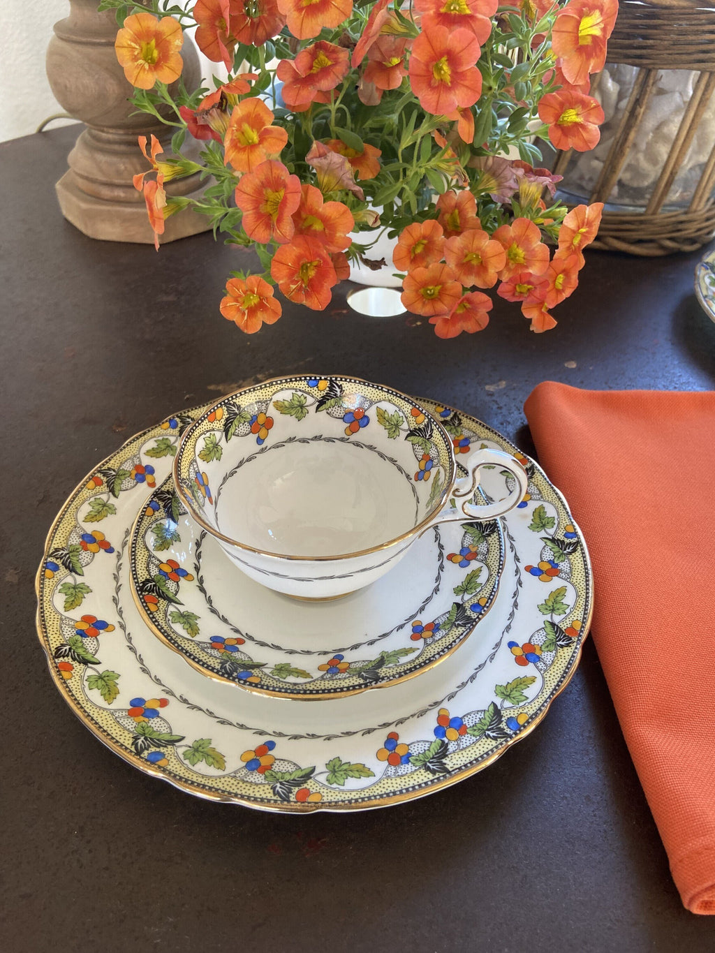 Tetera, 6 tazas de té/desayuno y 6 platos en porcelana inglesa "Ansley".