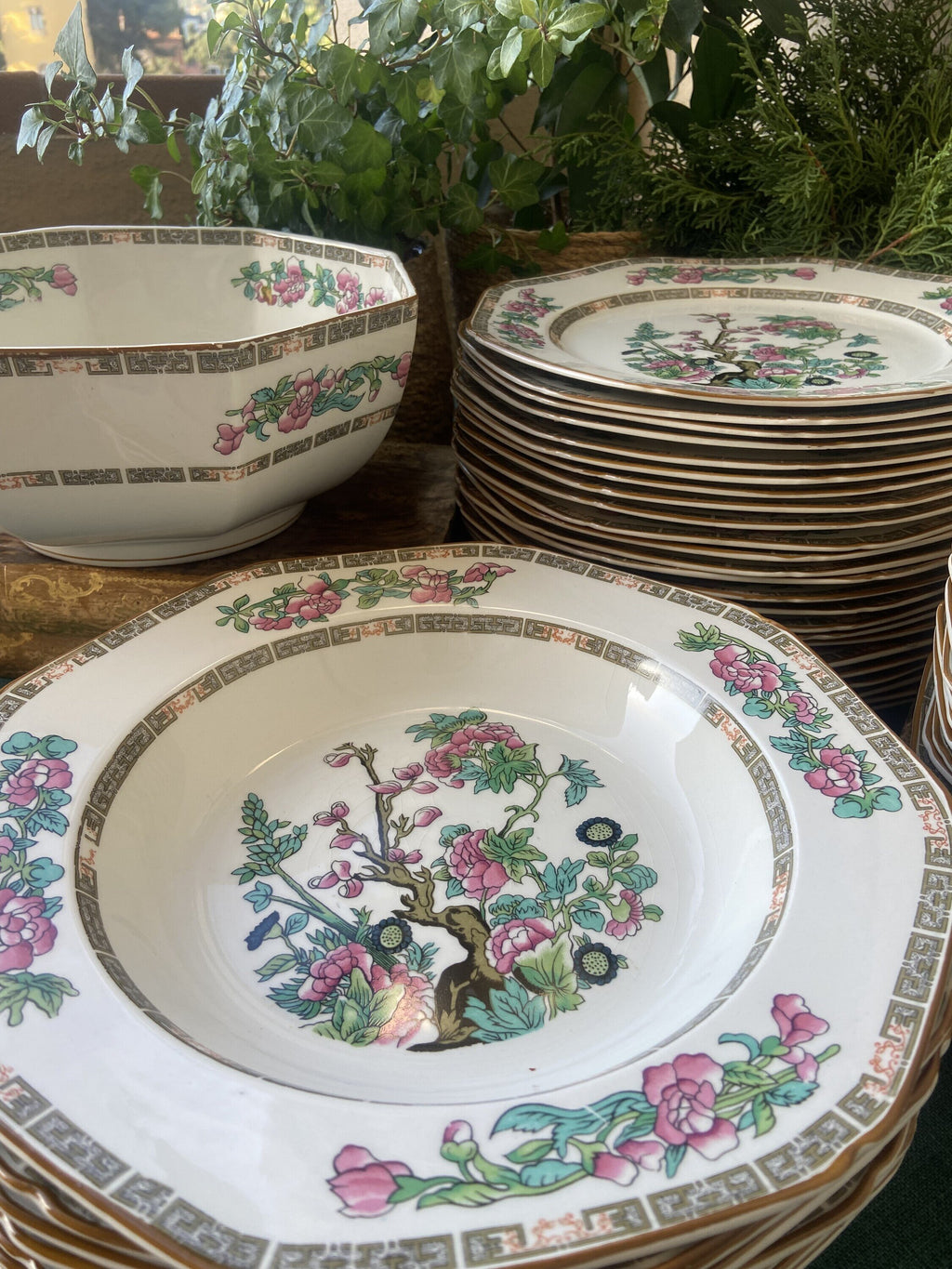 Vajilla en fina porcelana inglesa "Wood & Sons"