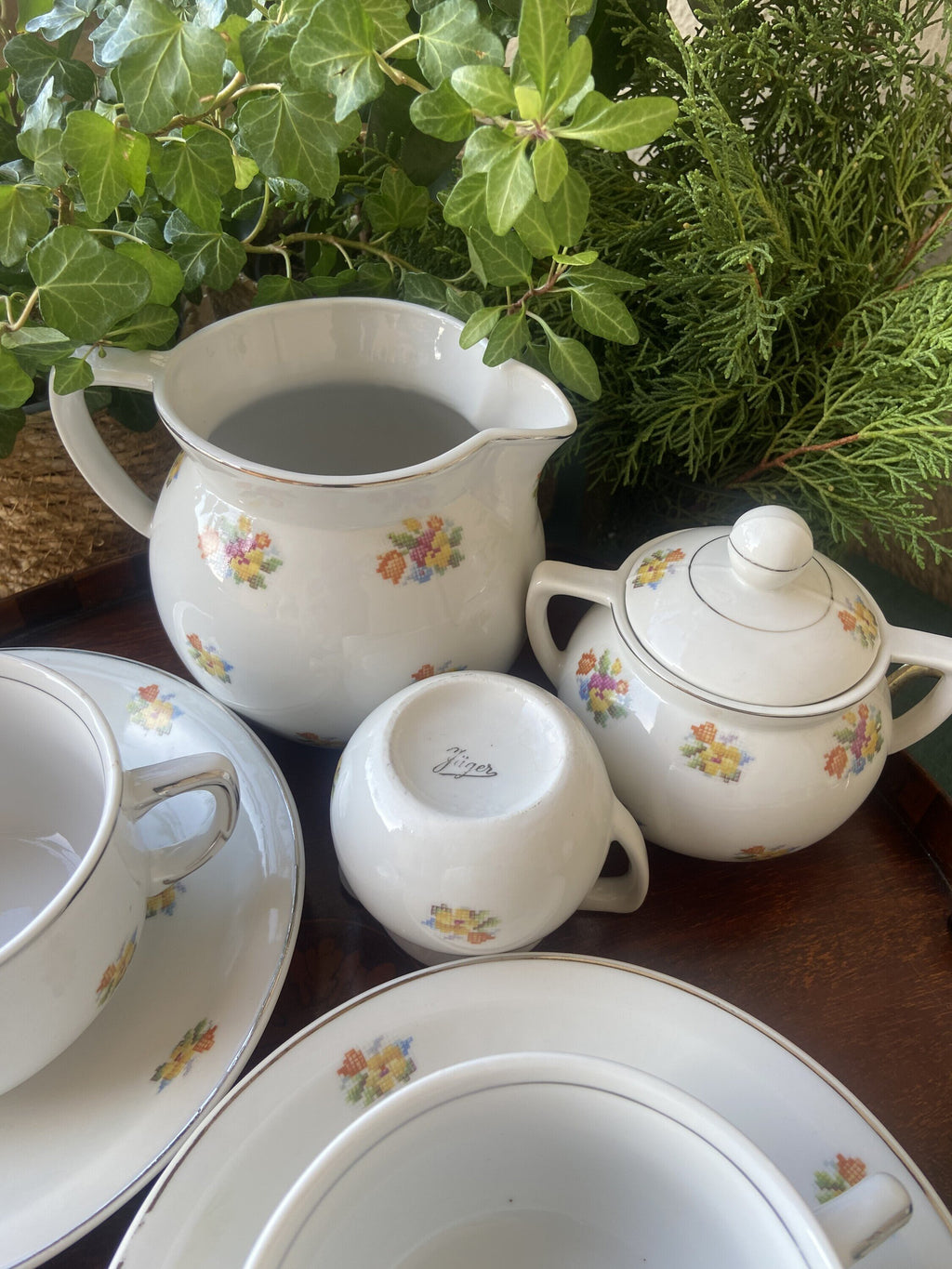 Pareja tazas desayuño, azucarero y jarras en porcelana alemana "Jager".