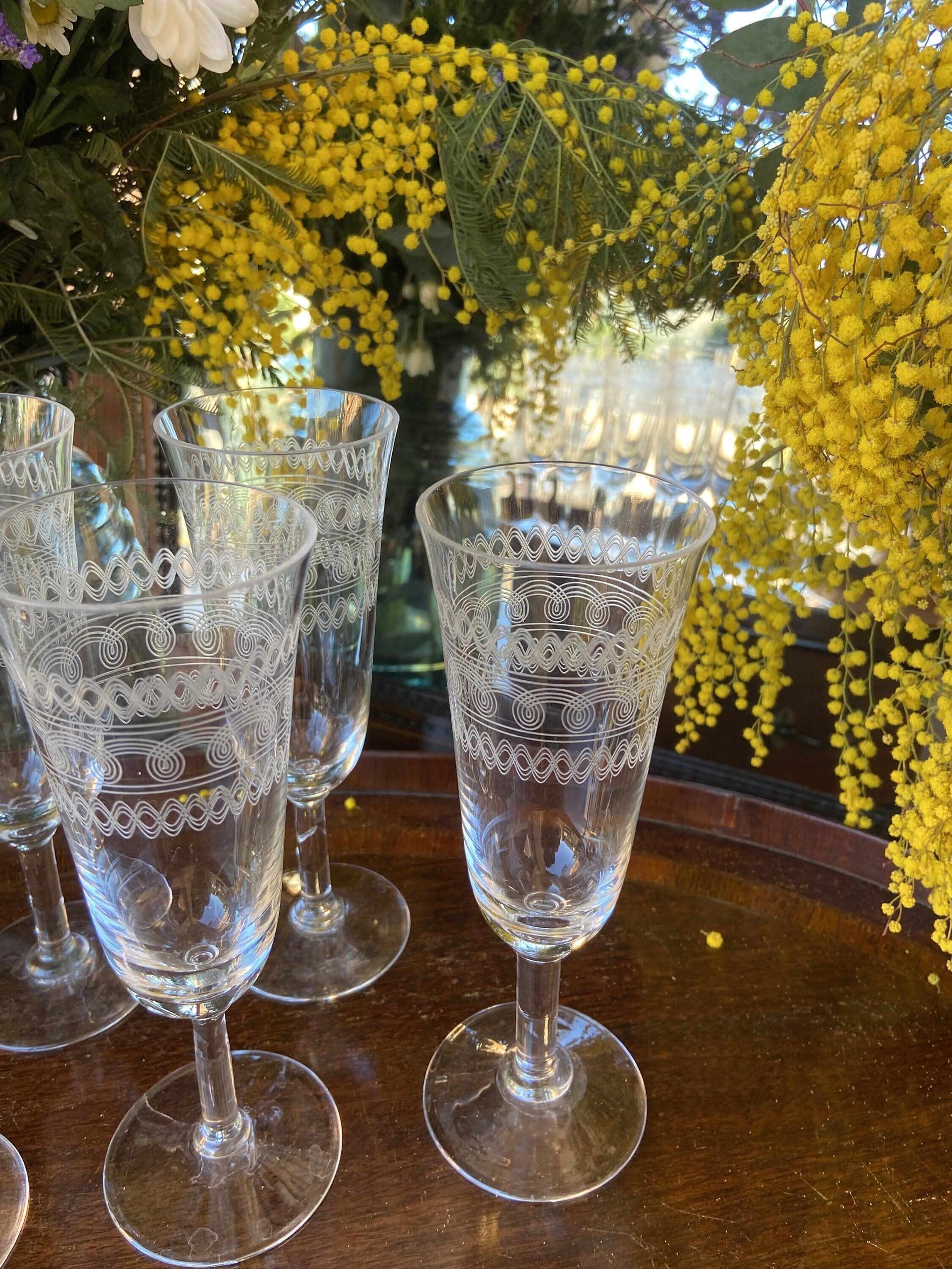8 copas de cava en cristal serigrafiado.
