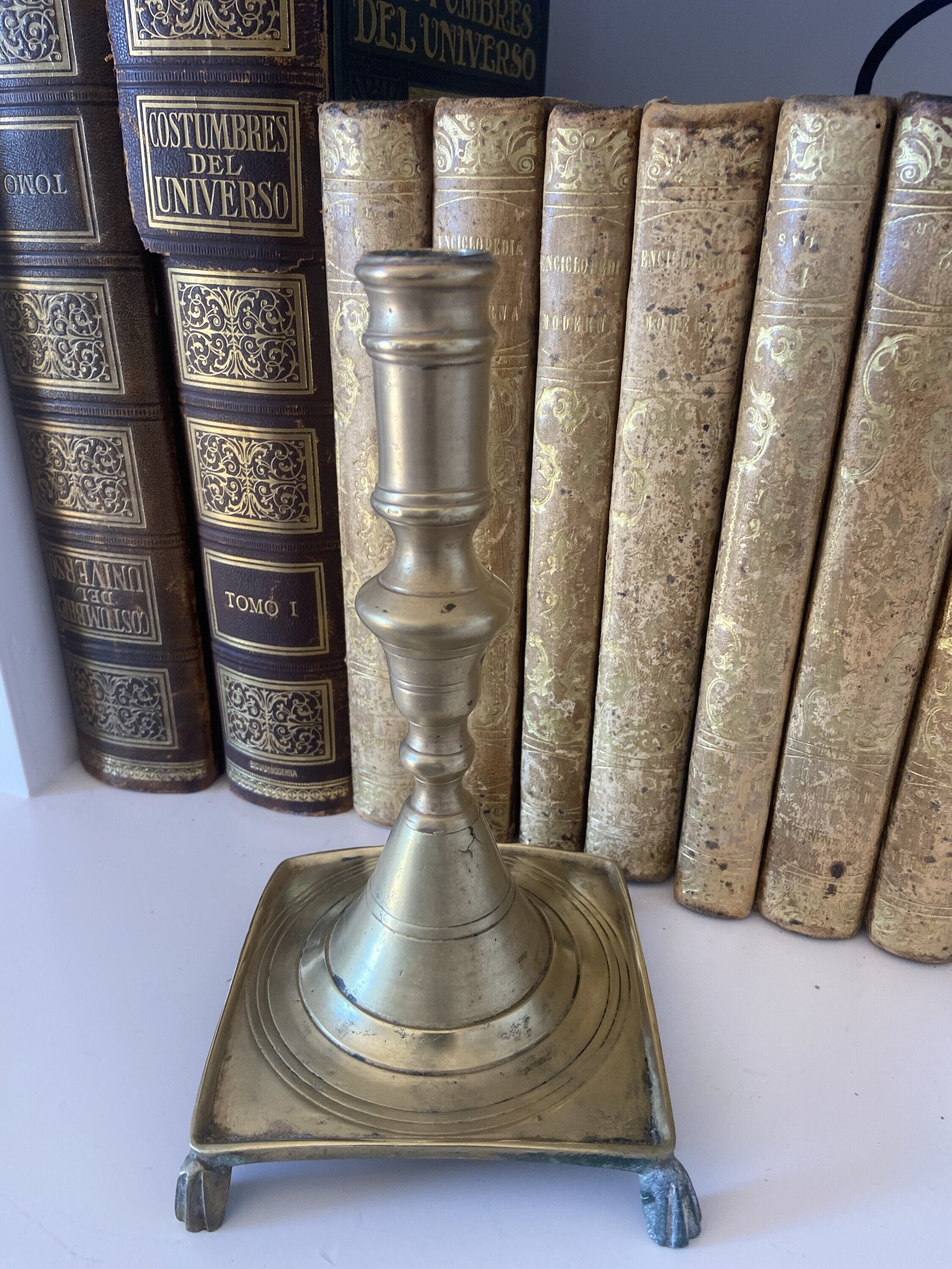 Candelabro de latón