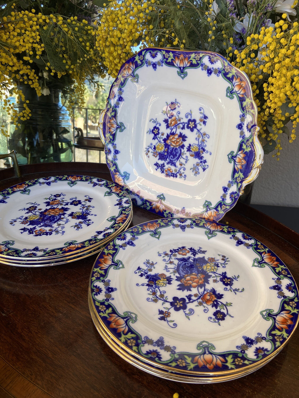 Fuente y 6 platos de merienda en porcelana inglesa "Aynsley".