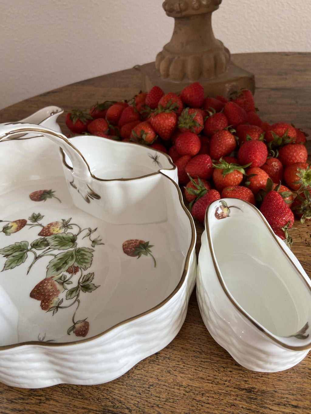 Cesta en porcelana inglesa "Copeland".