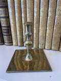 Candelabro de latón.