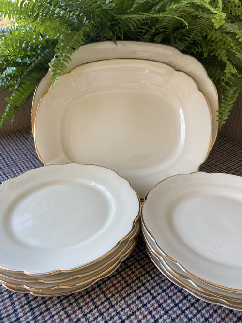 2 fuentes y 8 platos de postre en porcelana "Bidasoa".