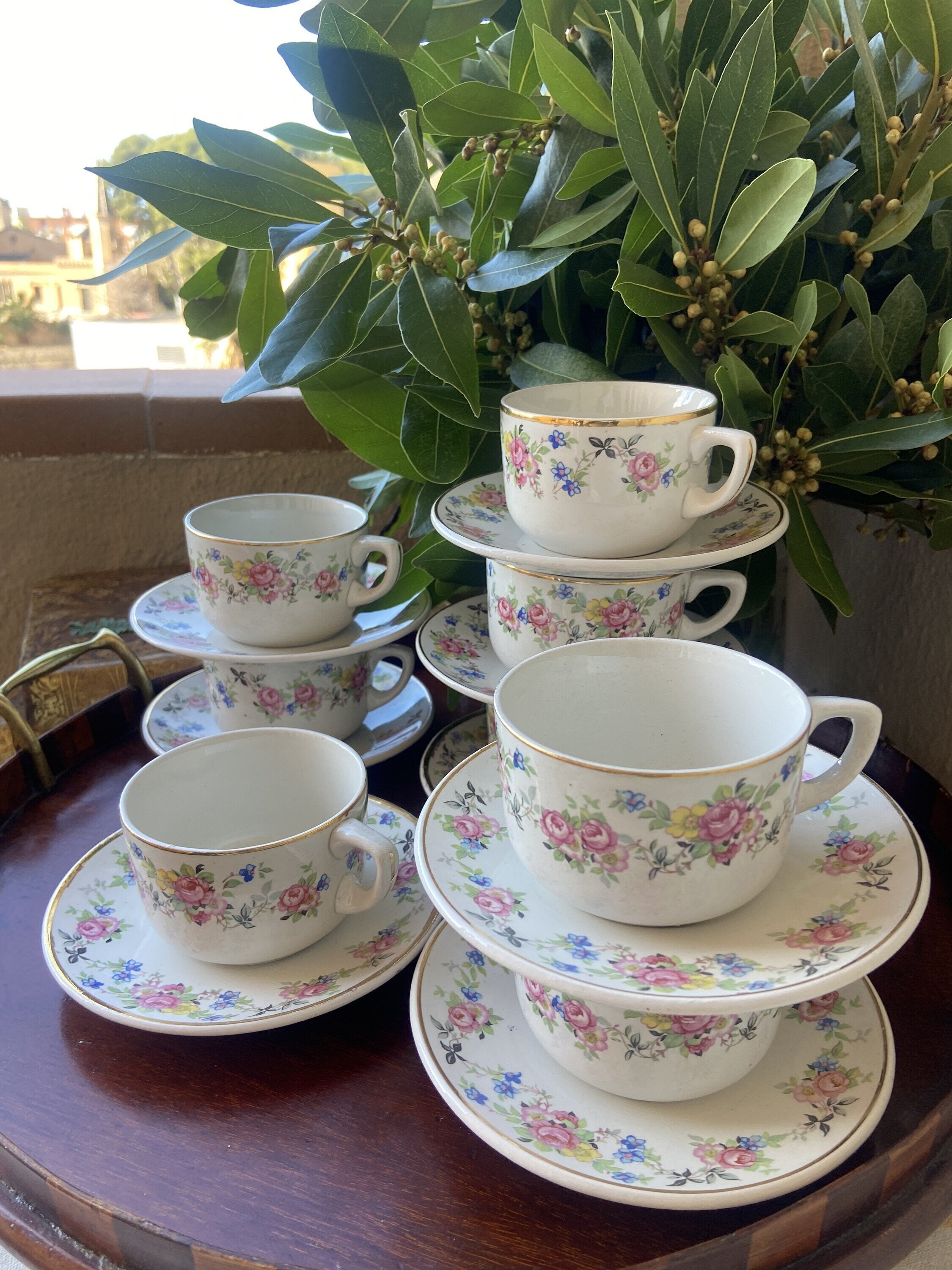 8 tazas de café en loza "Ibero Tanagra", Santander.