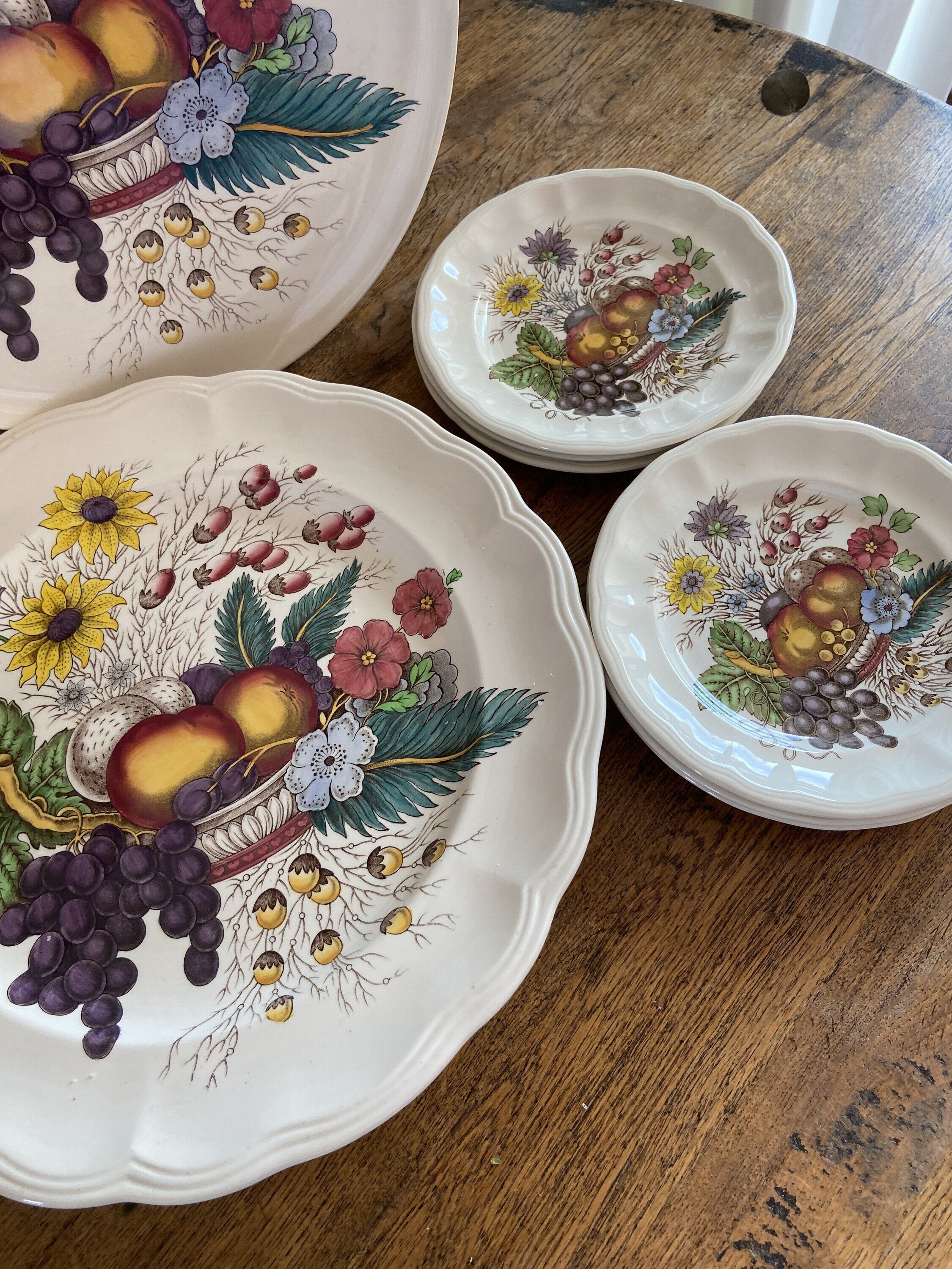 Fuente y 6 platos de merienda en loza inglesa "Spode".