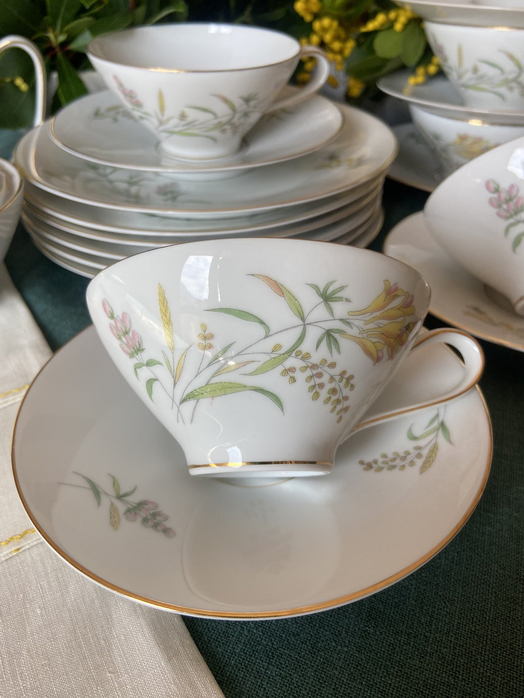 6 tazas de té y 6 platos de merienda en porcelana alemana "Rossenthal"
