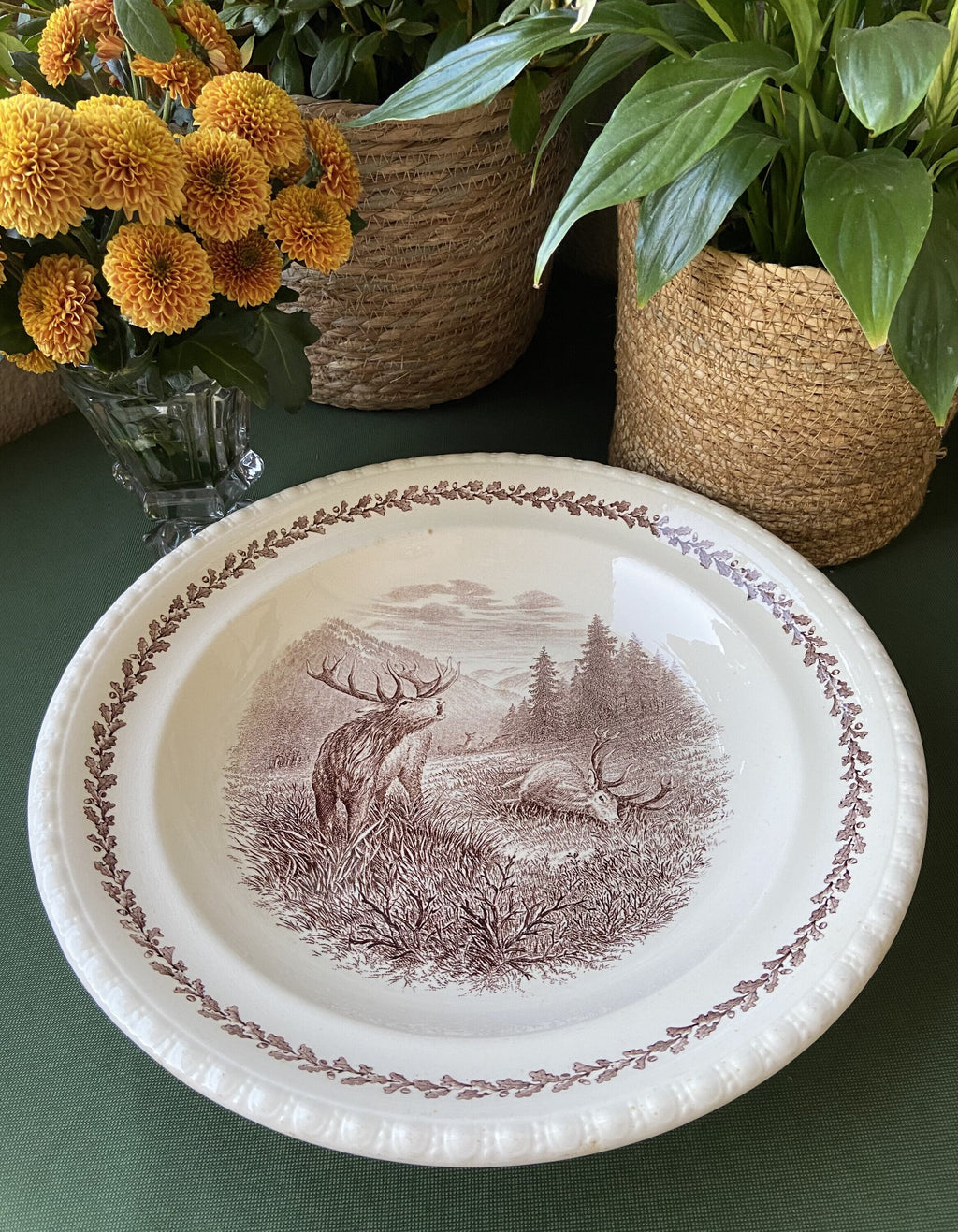 Fuente redonda con motivos de caza "Villeroy & Boch".