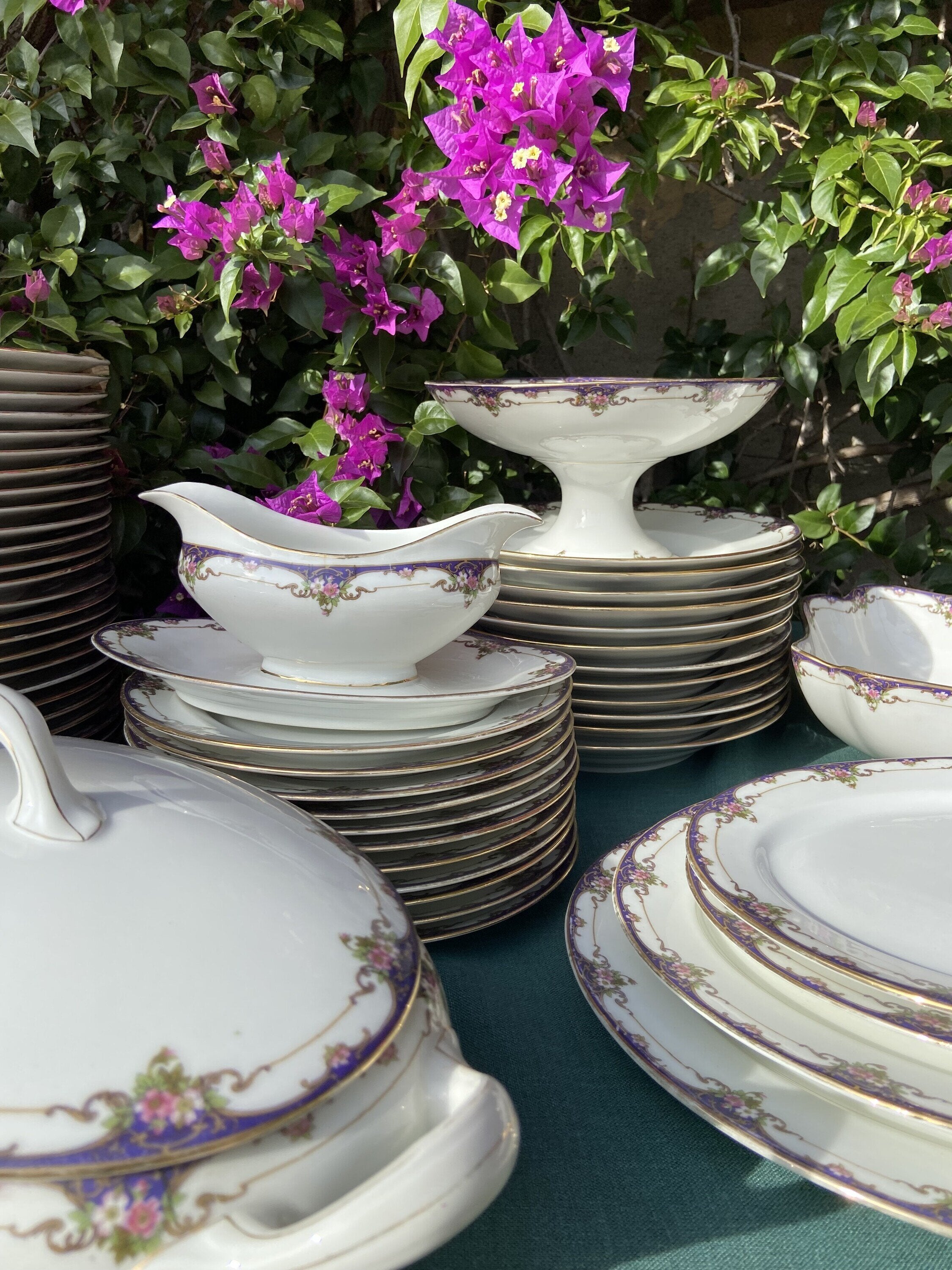 Vajilla en fina porcelana francesa de Limoges "W.G. & Cª"