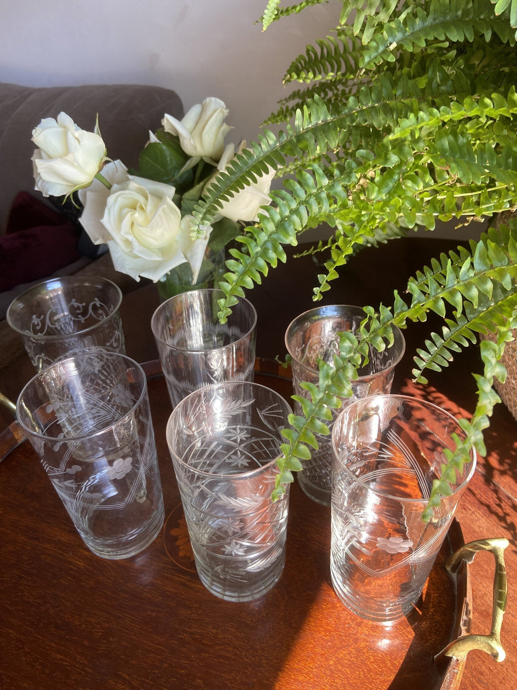 6 vasos de refresco con diferentes tallas.