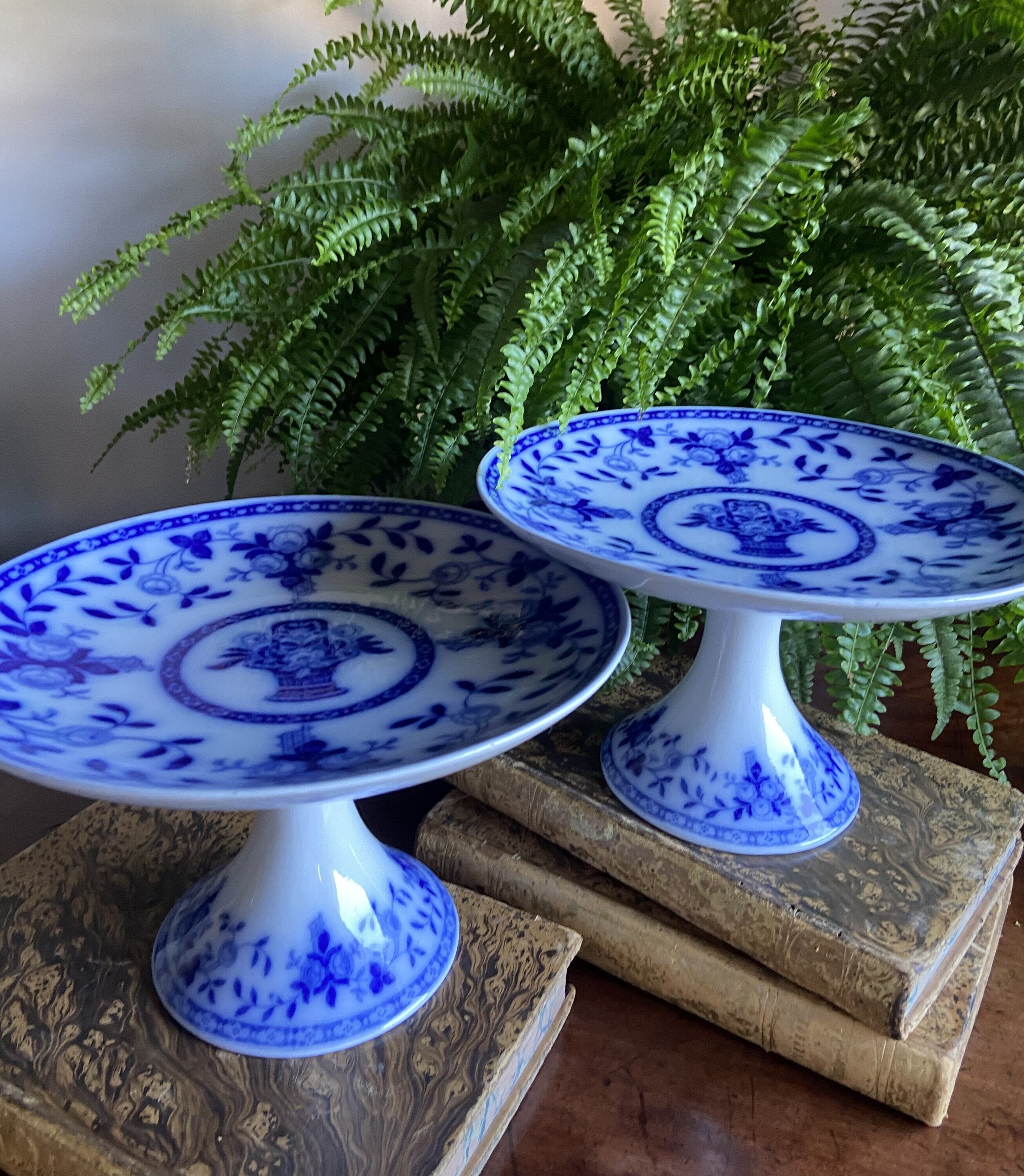 Pareja de fruteros/pasteleros en loza fina de "Ibero Tanagra" Santander