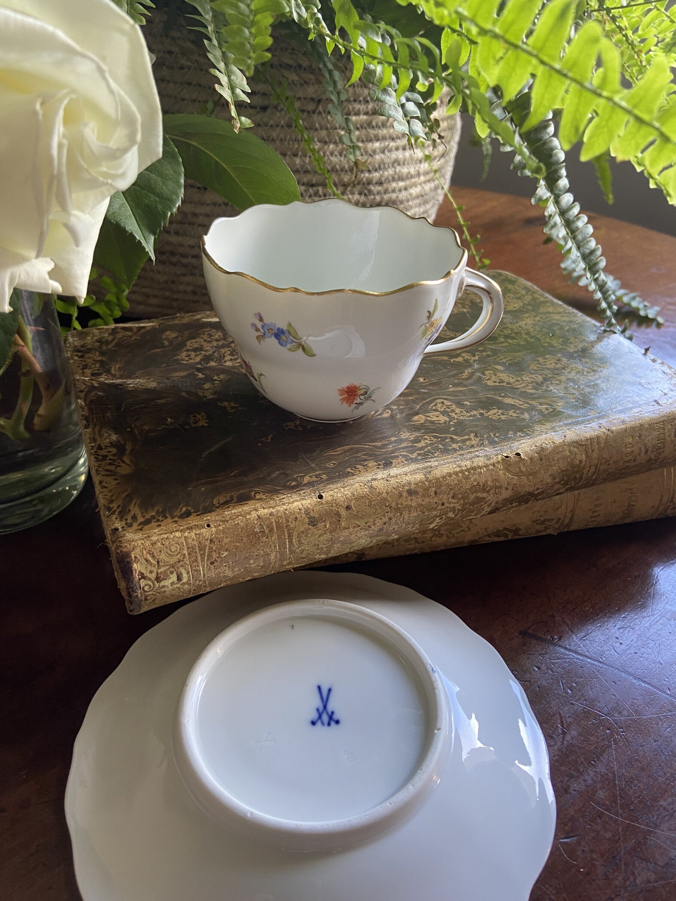 Taza de té en porcelana alemana "Meissen".