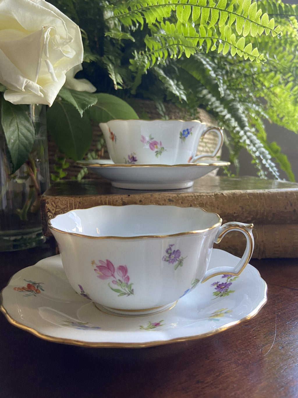 Pareja tazas de té en porcelana Alemana "Meissen"