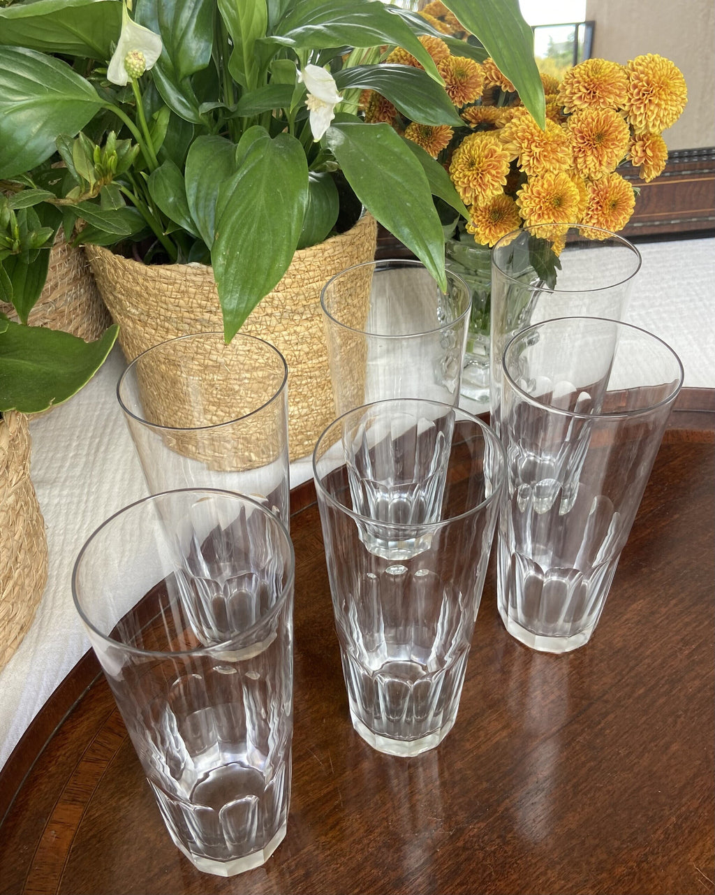 6 vasos de refresco en fino vidrio tallado.