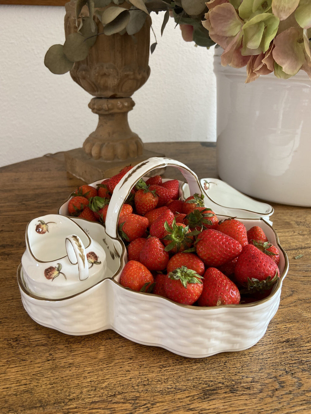Cesta en porcelana inglesa "Copeland".