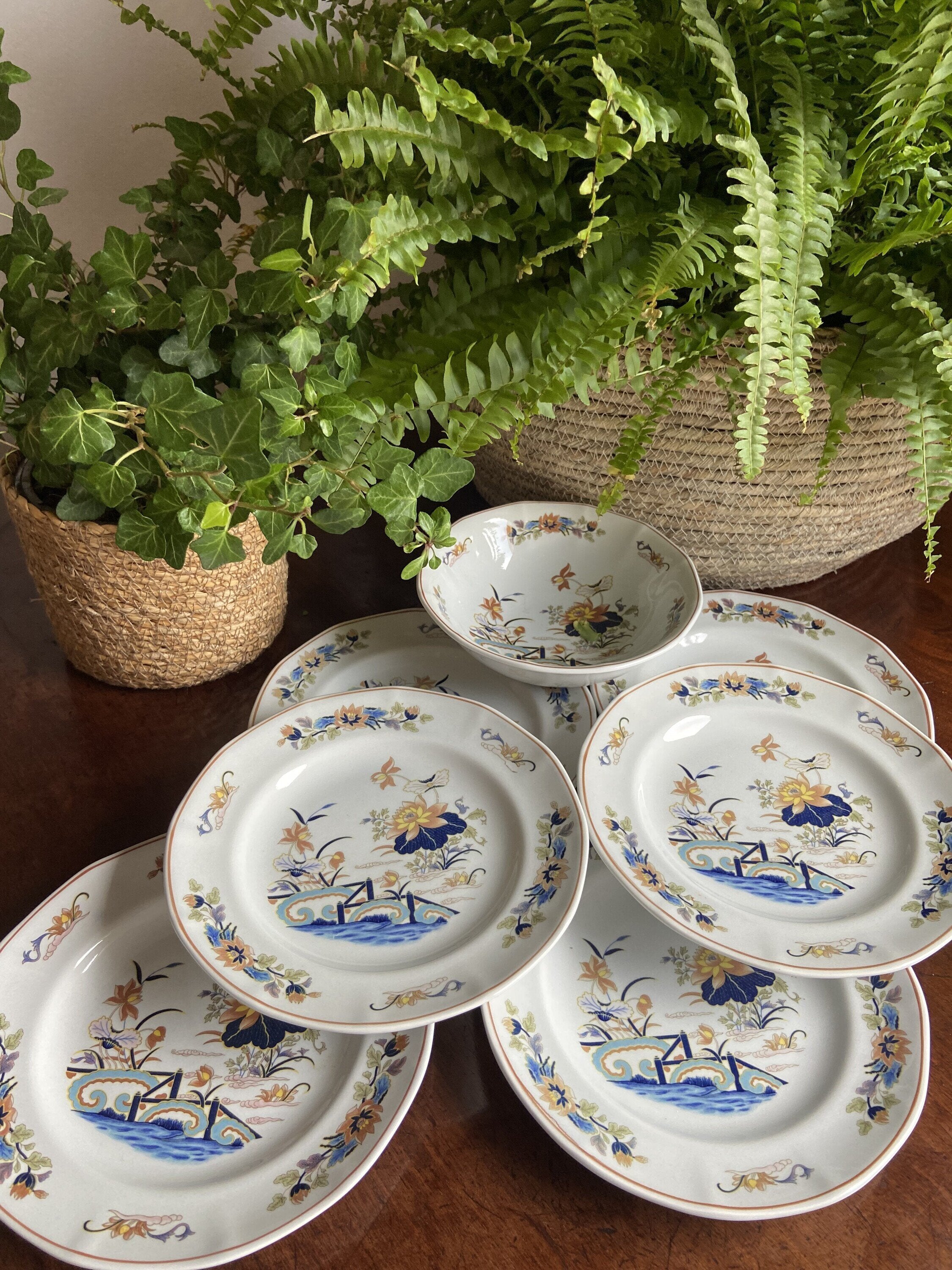6 platos de merienda y bol en porcelana inglesa "Wedgwood"