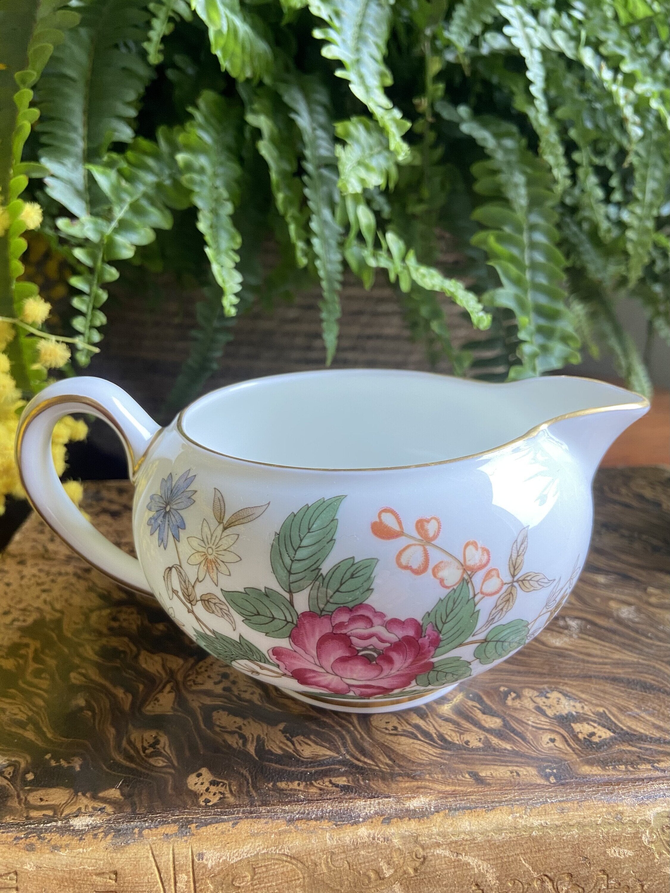 Jarra leche en porcelana inglesa "Wedgwood"