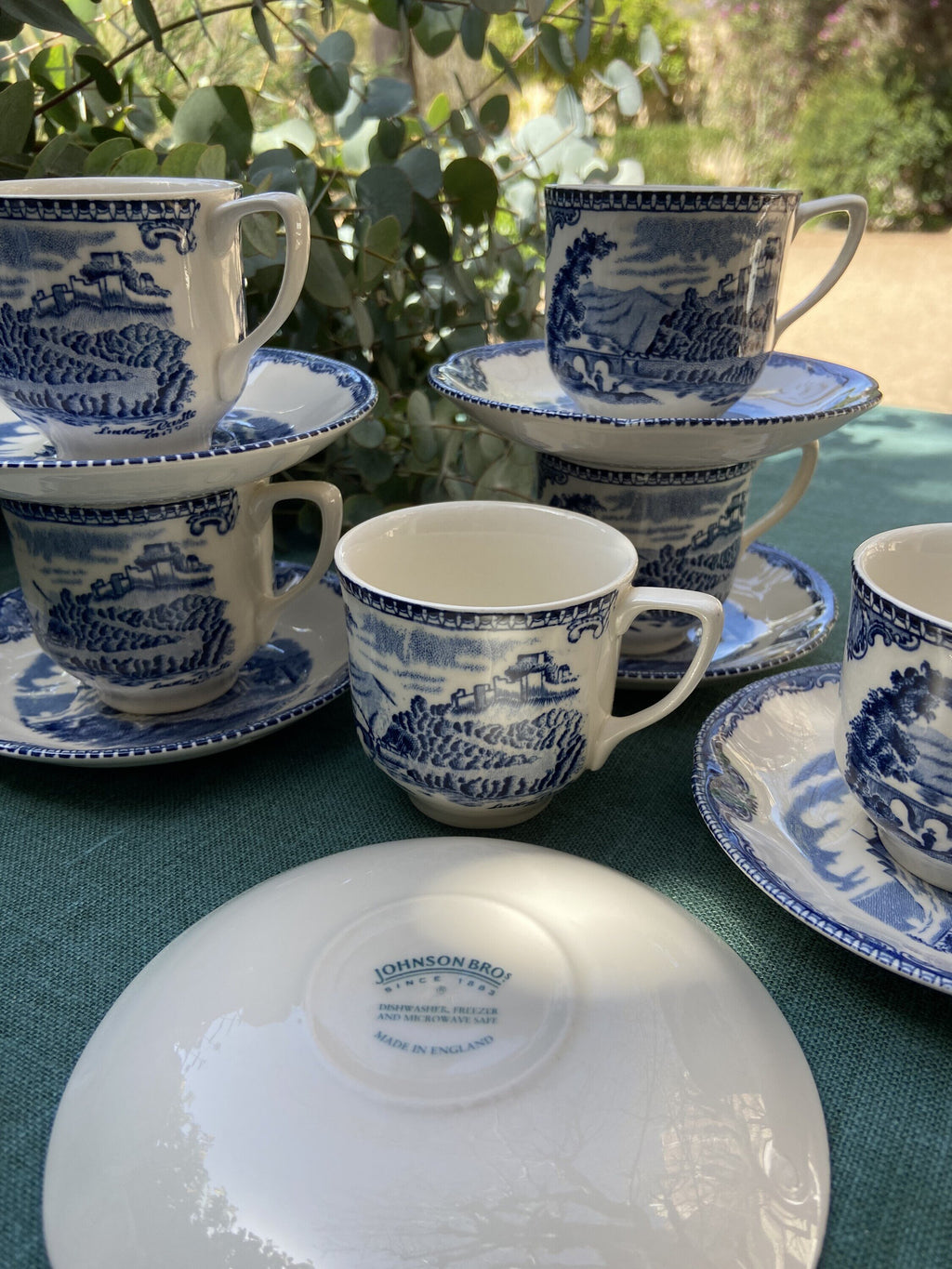 6 tazas de café en loza inglesa "Johnson Bros".