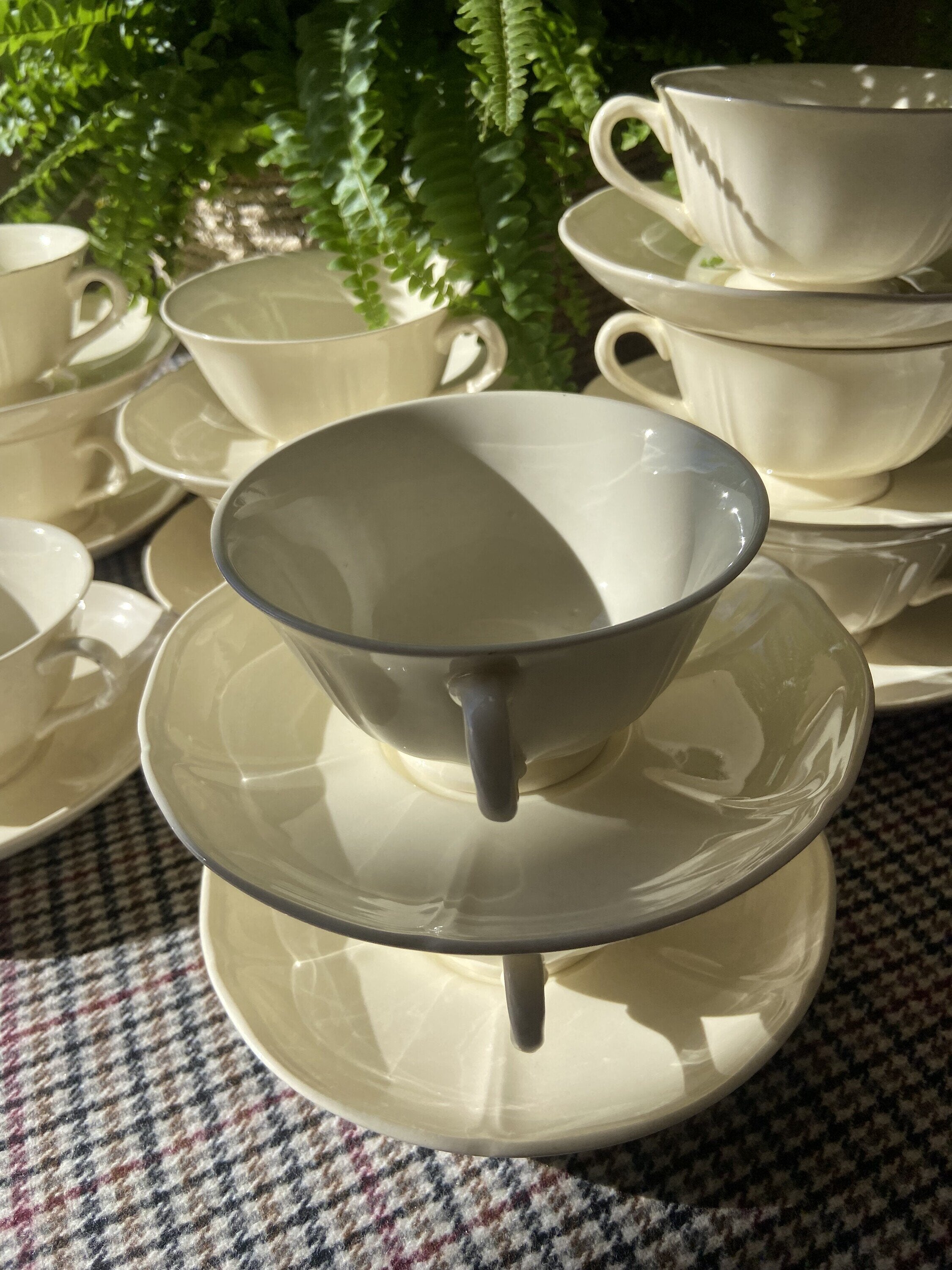 10 tazas de consomé inglesas "Wedgwood".