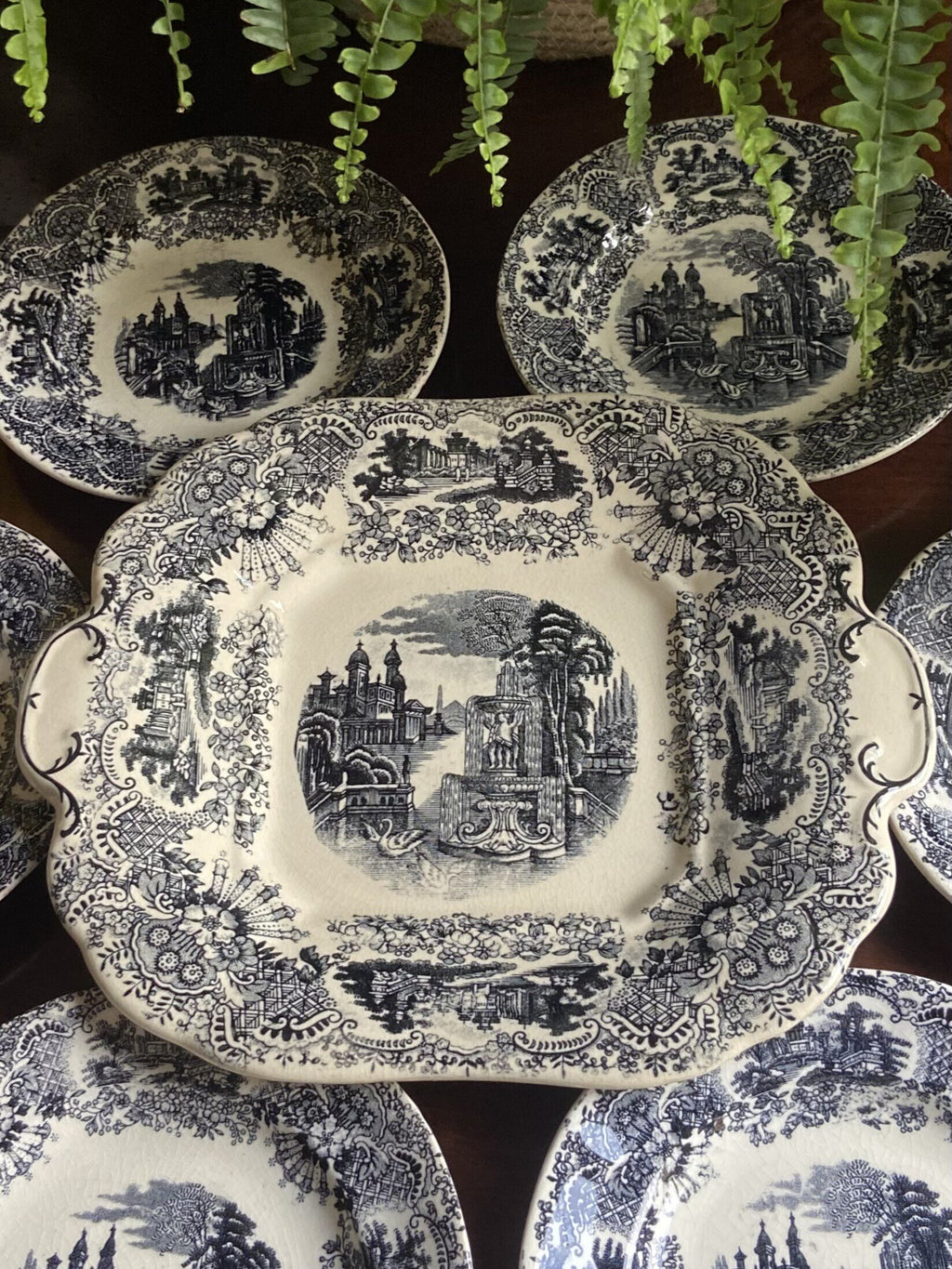 Fuente y 6 platos de merienda en loza "Pickman S.A. La Cartuja de Sevila"