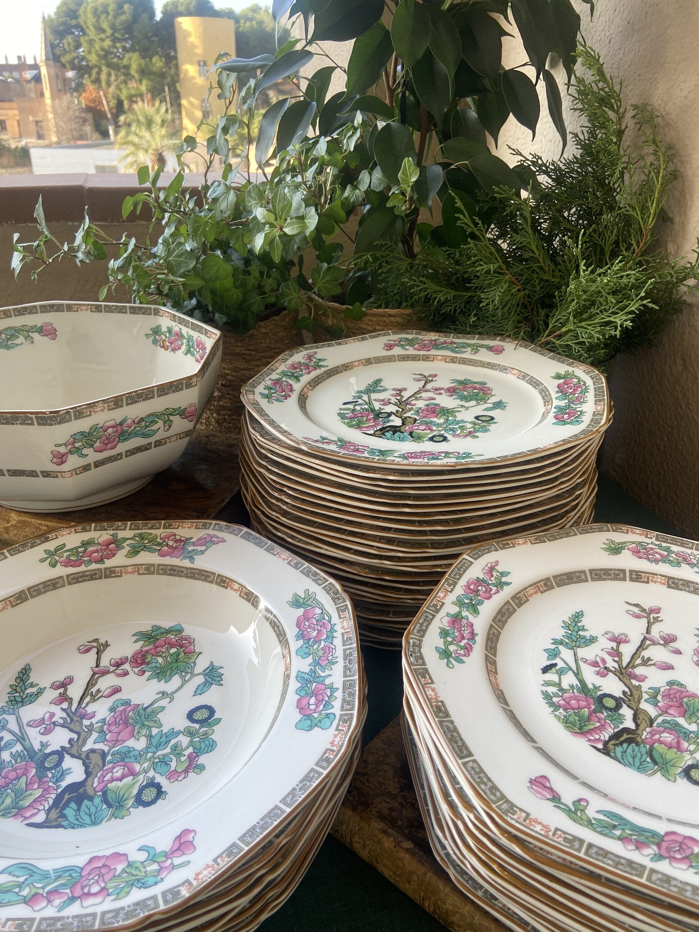 Vajilla en fina porcelana inglesa "Wood & Sons"