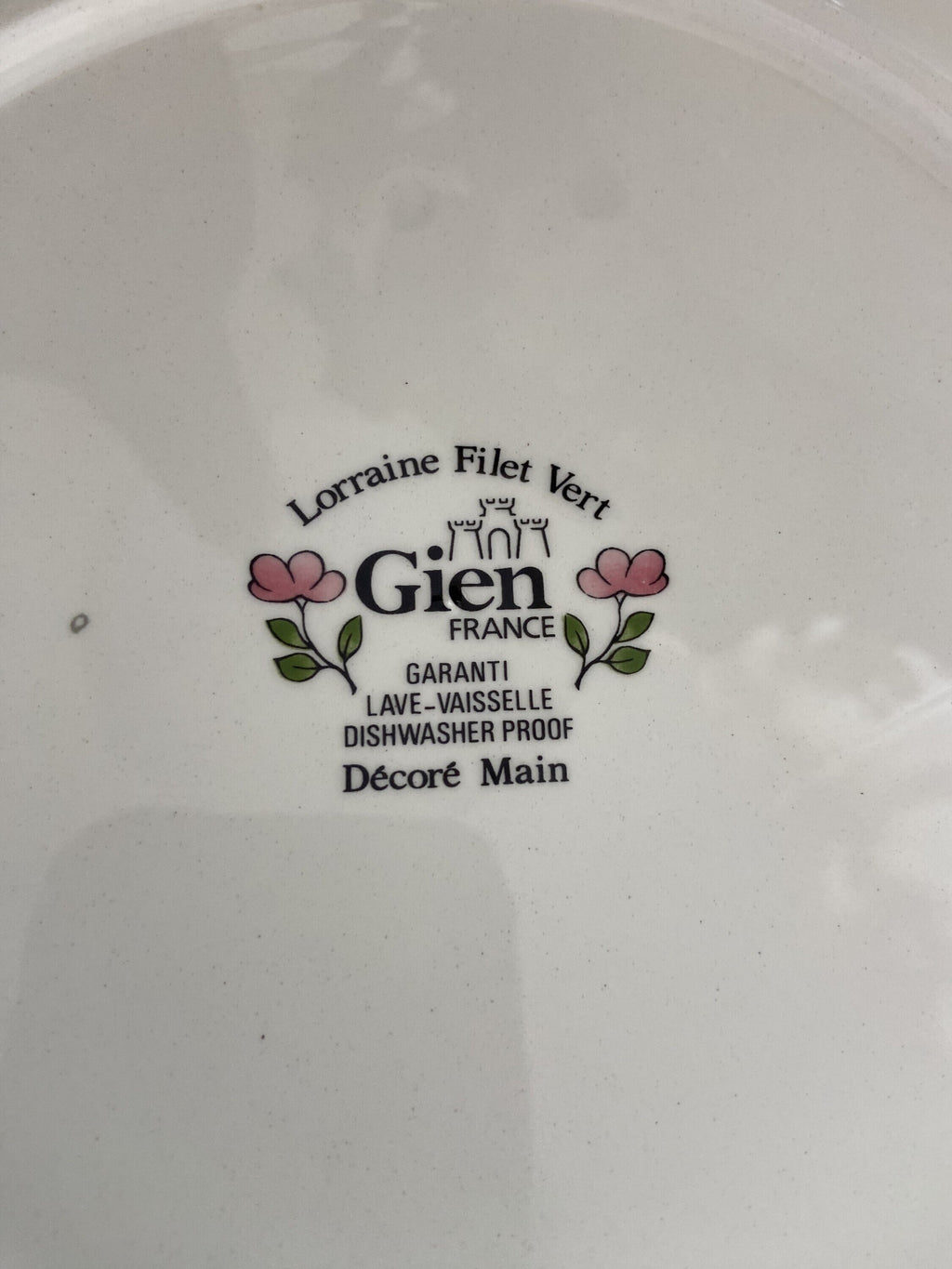 Fuente redonda en loza francesa "Gien" decorada a amano.