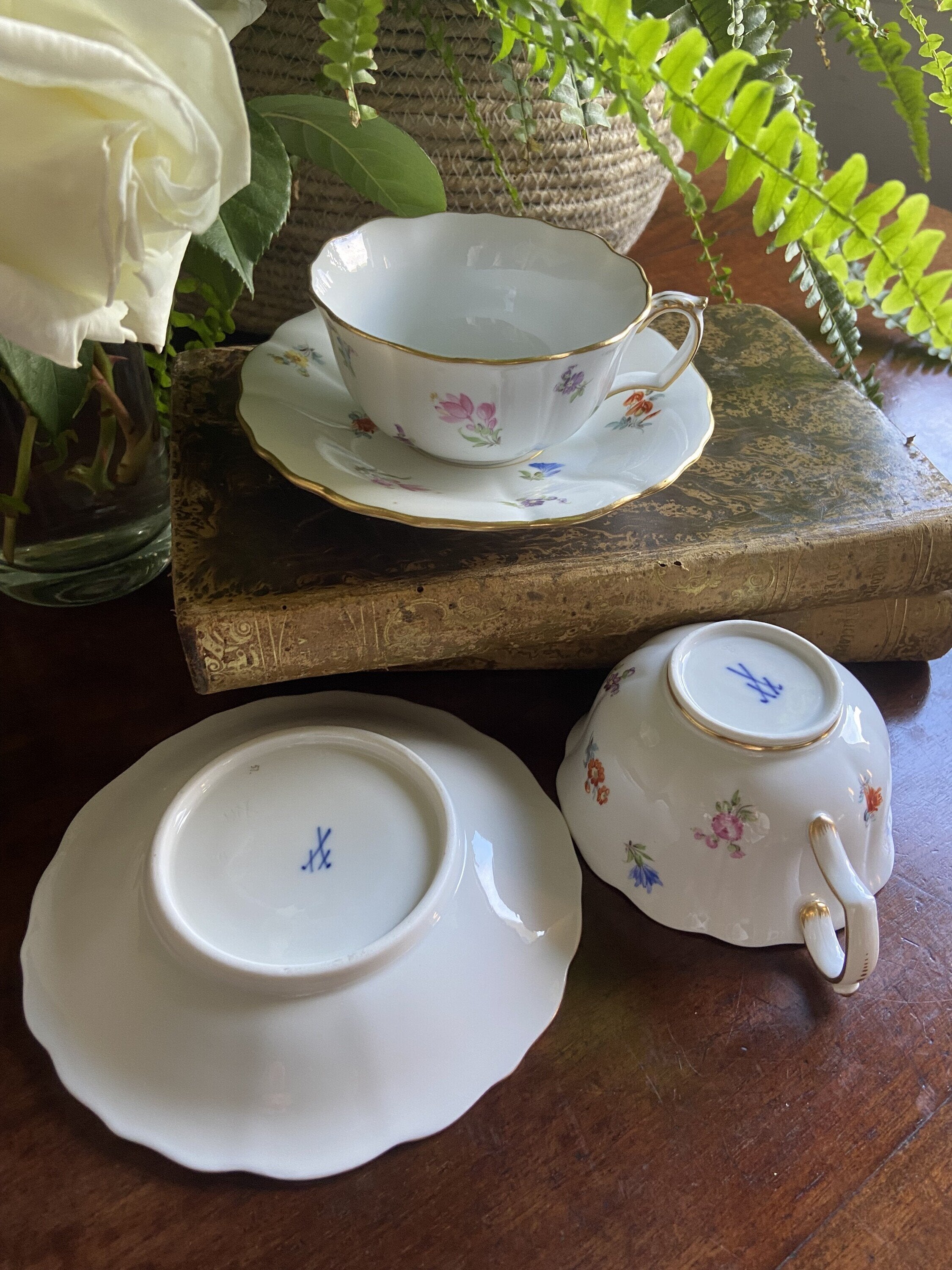 Pareja tazas de té en porcelana Alemana "Meissen"