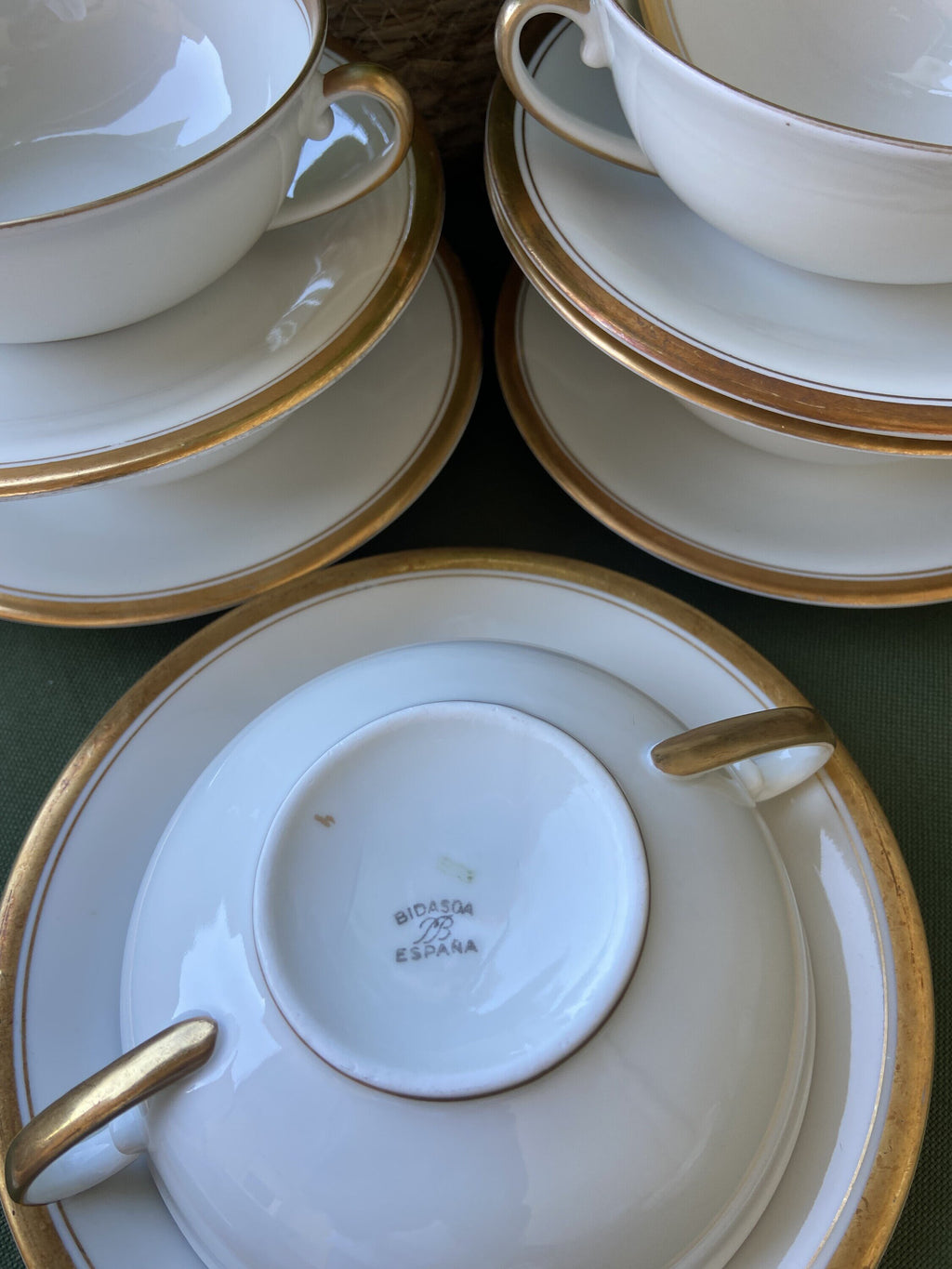 6 tazas de consomé en porcelana "Bidasoa".