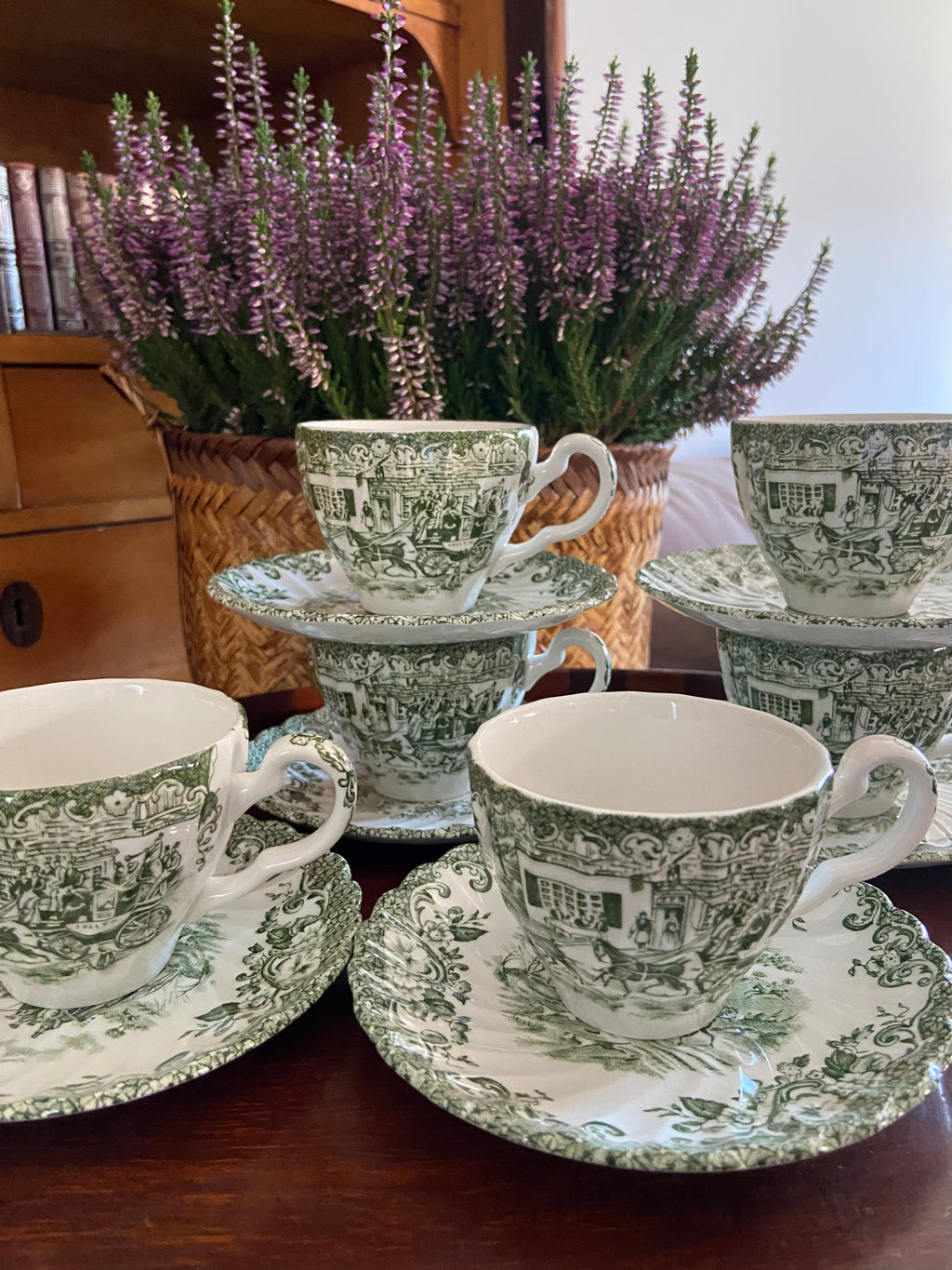 6 tazas de café en loza inglesa "Johnson Bros" (mod. Coaching Scenes)