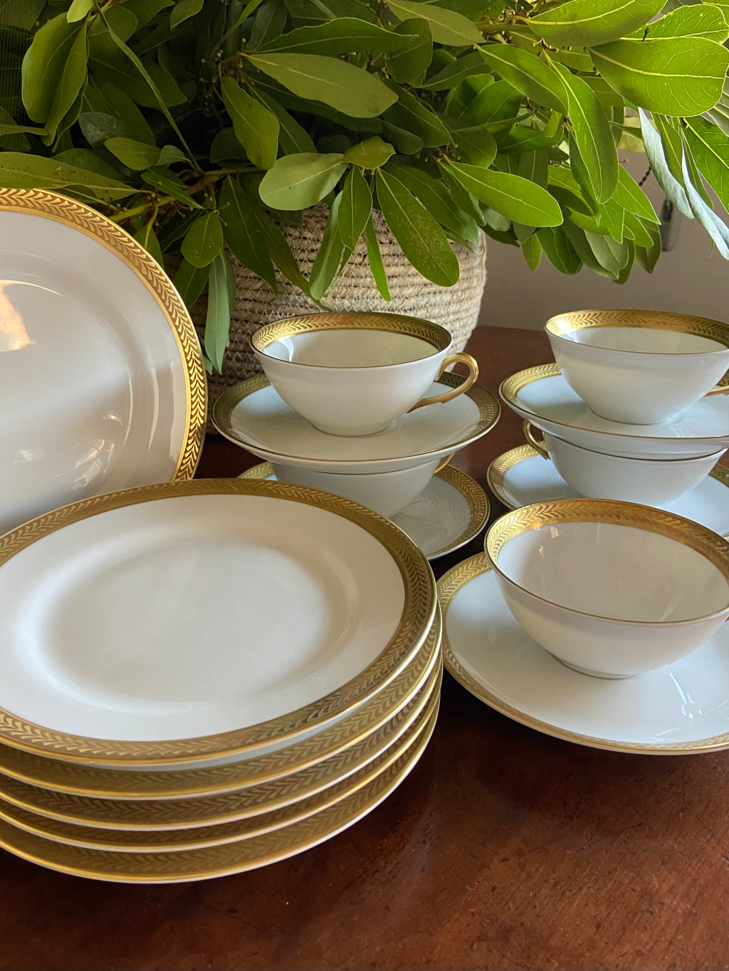 5 tazas de té/ desayuno con plato y 6 platos de merienda en porcelana "Bidasoa"