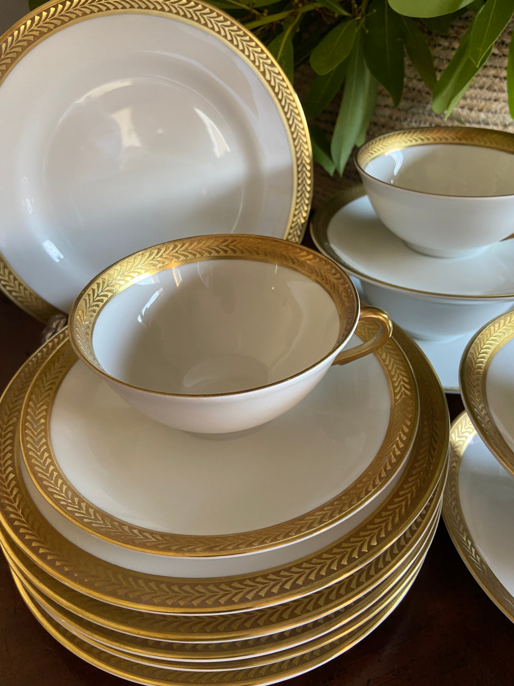 5 tazas de té/ desayuno con plato y 6 platos de merienda en porcelana "Bidasoa"