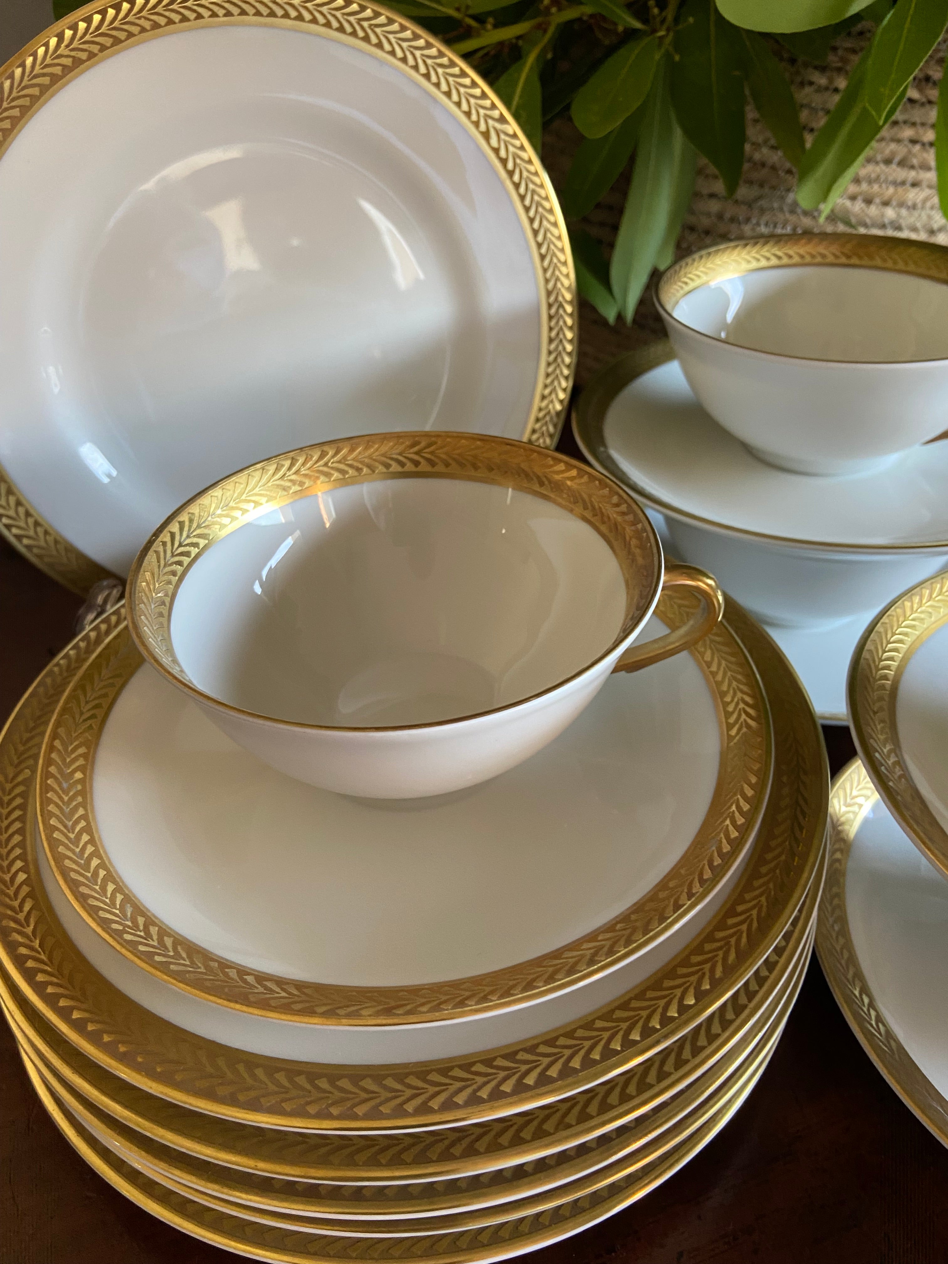 5 tazas de té/ desayuno con plato y 6 platos de merienda en porcelana "Bidasoa"
