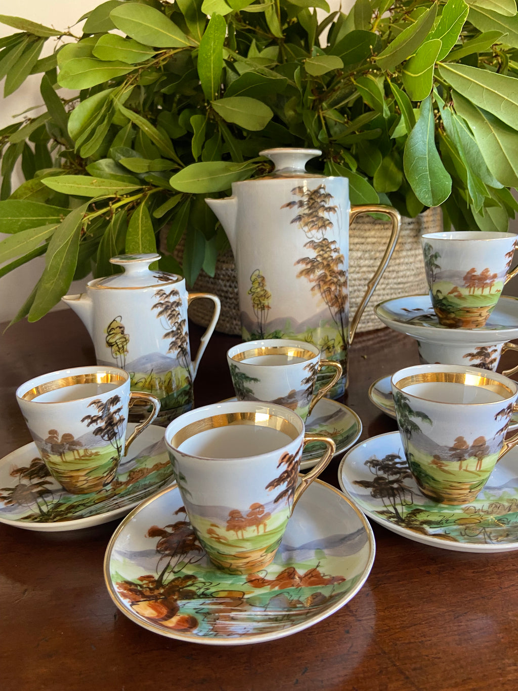 Cafetera, lechera y 6 tazas con plato en porcelana de Limoges