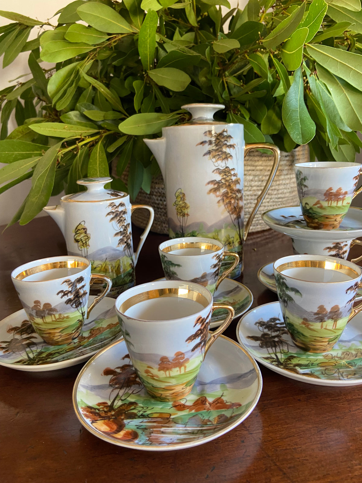 Cafetera, lechera y 6 tazas con plato en porcelana de Limoges