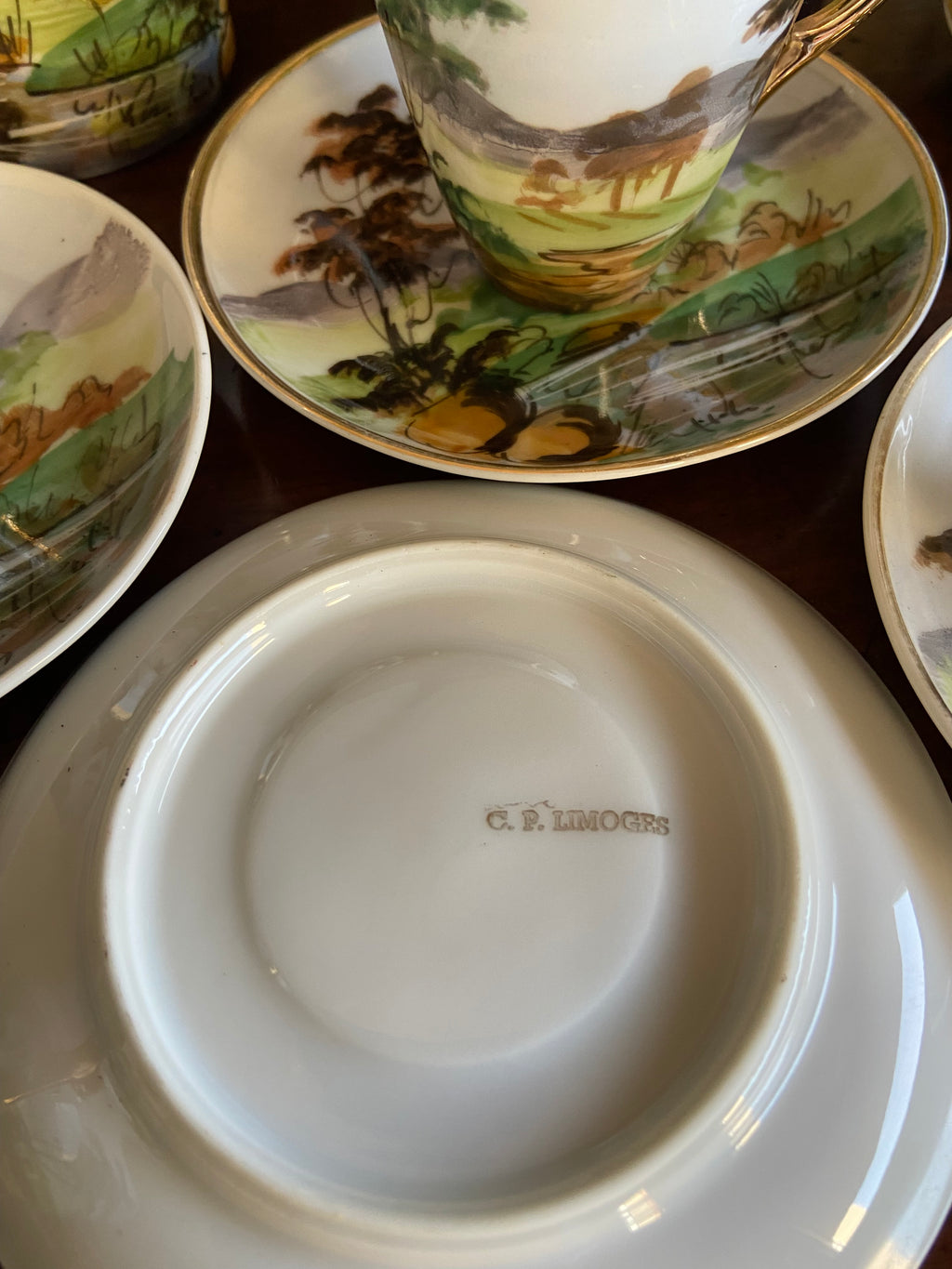 Cafetera, lechera y 6 tazas con plato en porcelana de Limoges