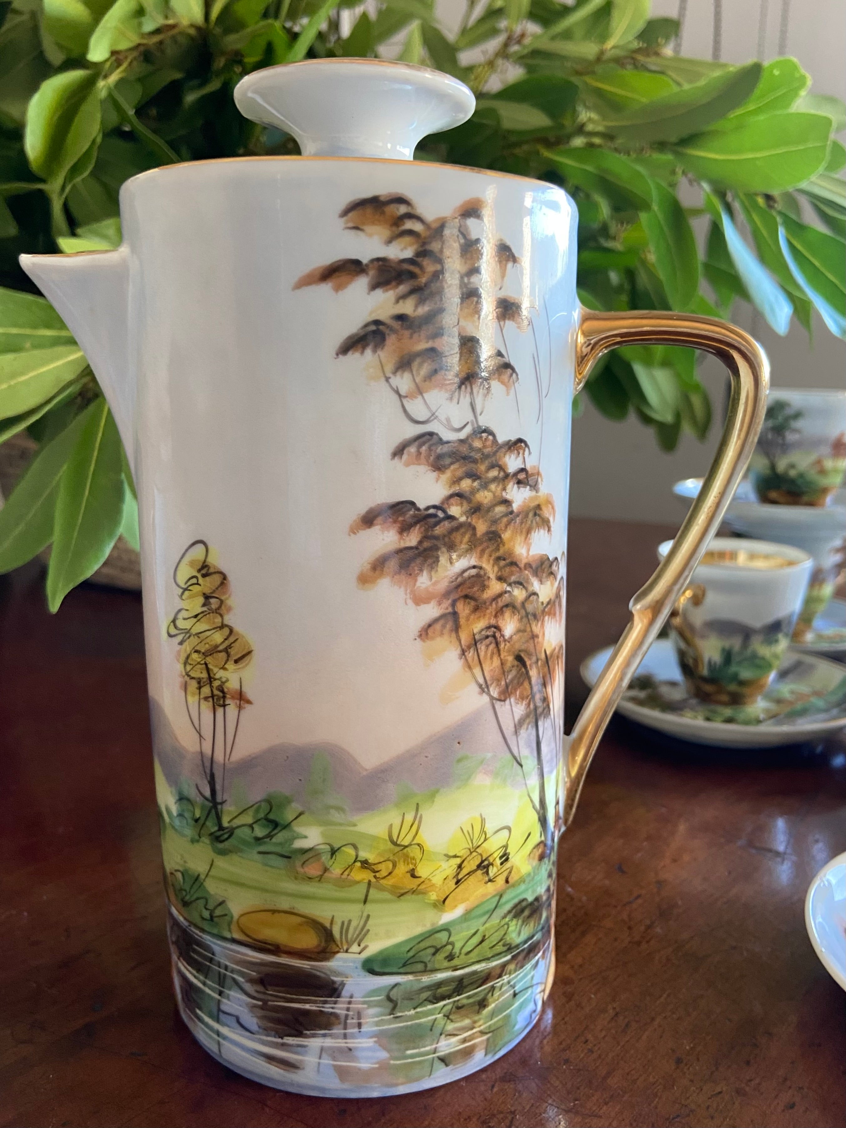 Cafetera, lechera y 6 tazas con plato en porcelana de Limoges