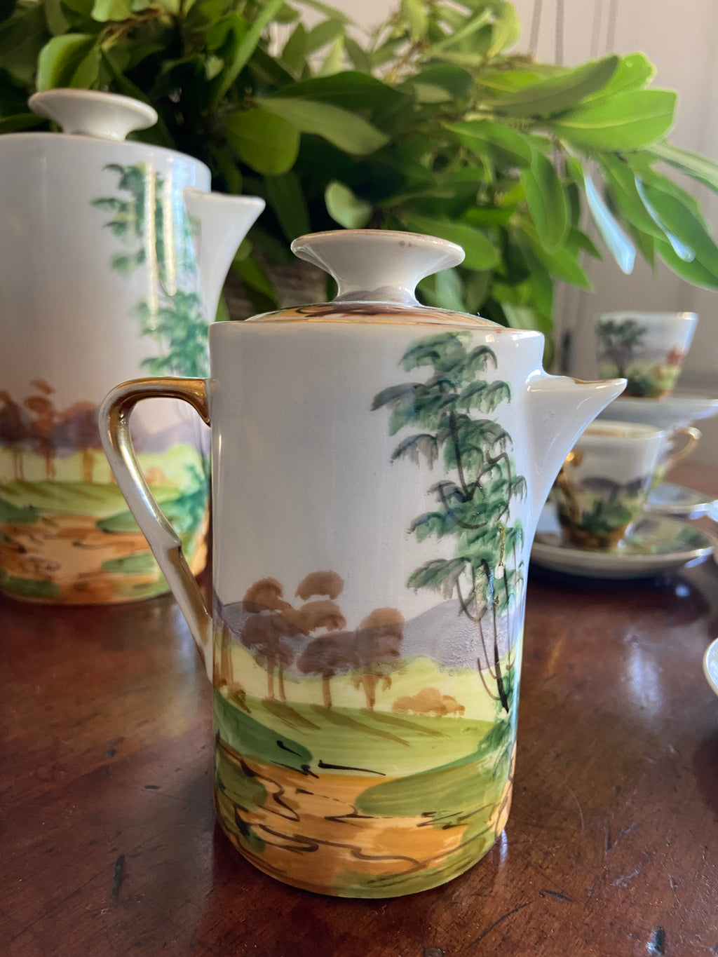 Cafetera, lechera y 6 tazas con plato en porcelana de Limoges