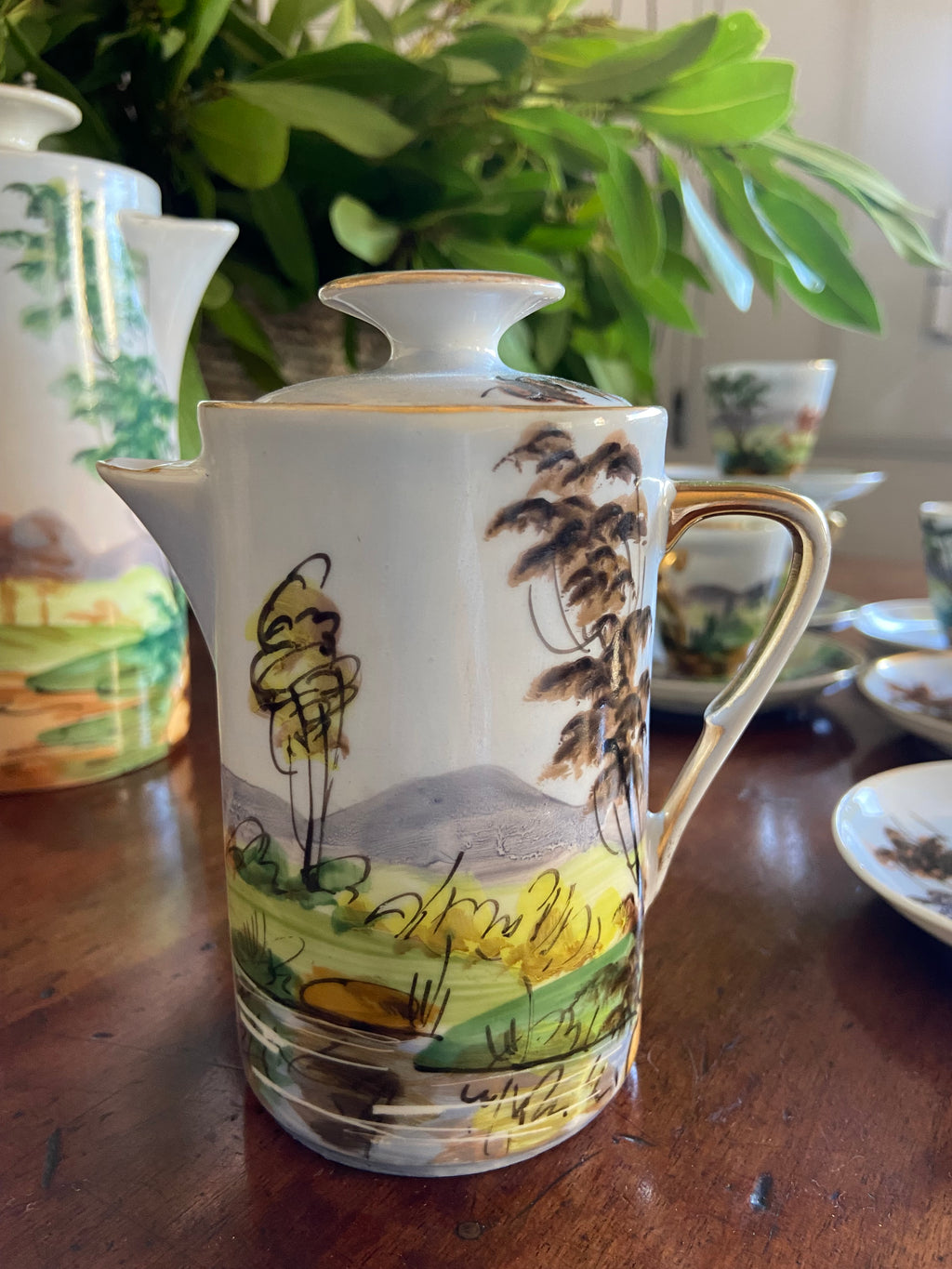 Cafetera, lechera y 6 tazas con plato en porcelana de Limoges