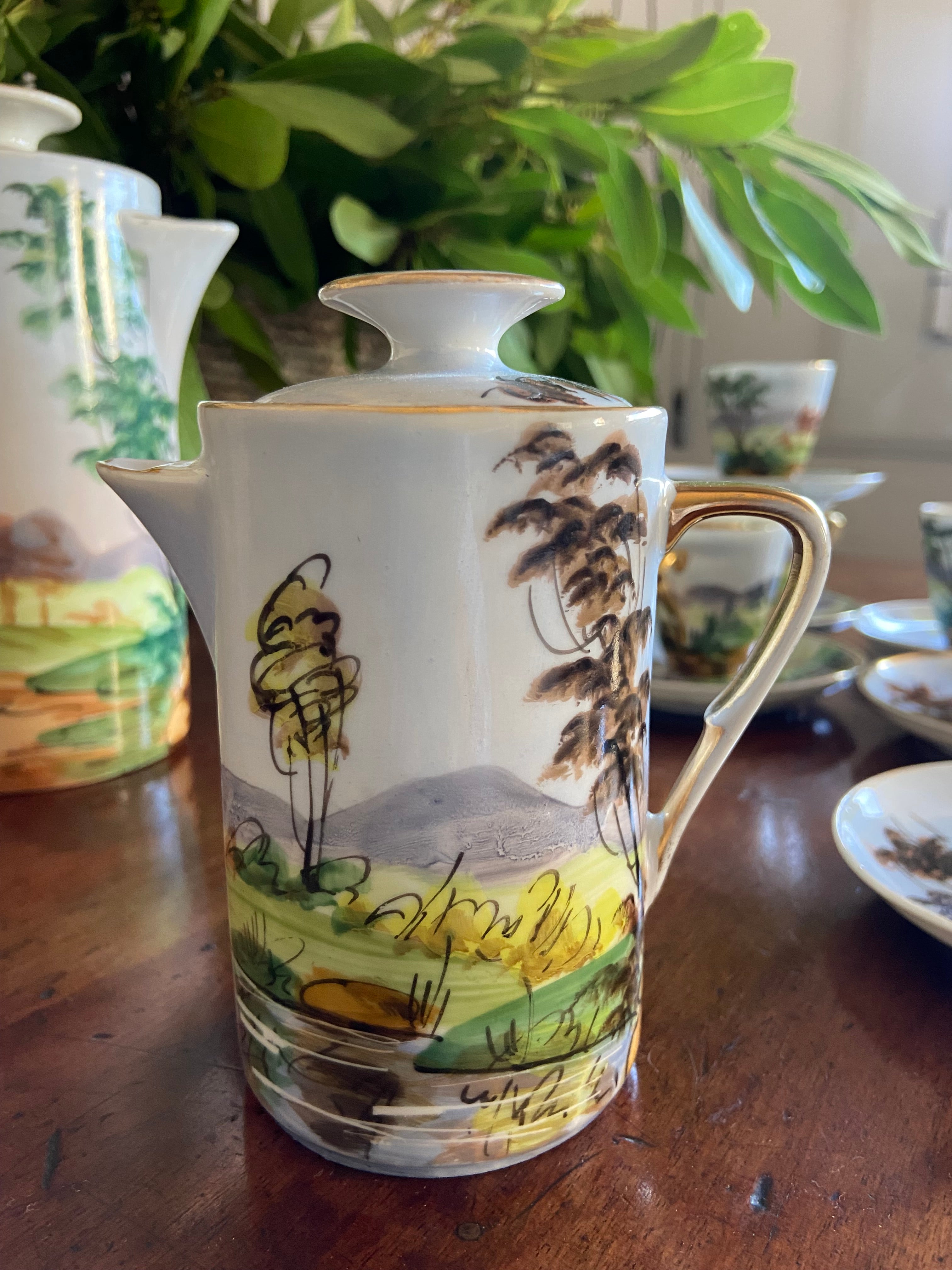 Cafetera, lechera y 6 tazas con plato en porcelana de Limoges